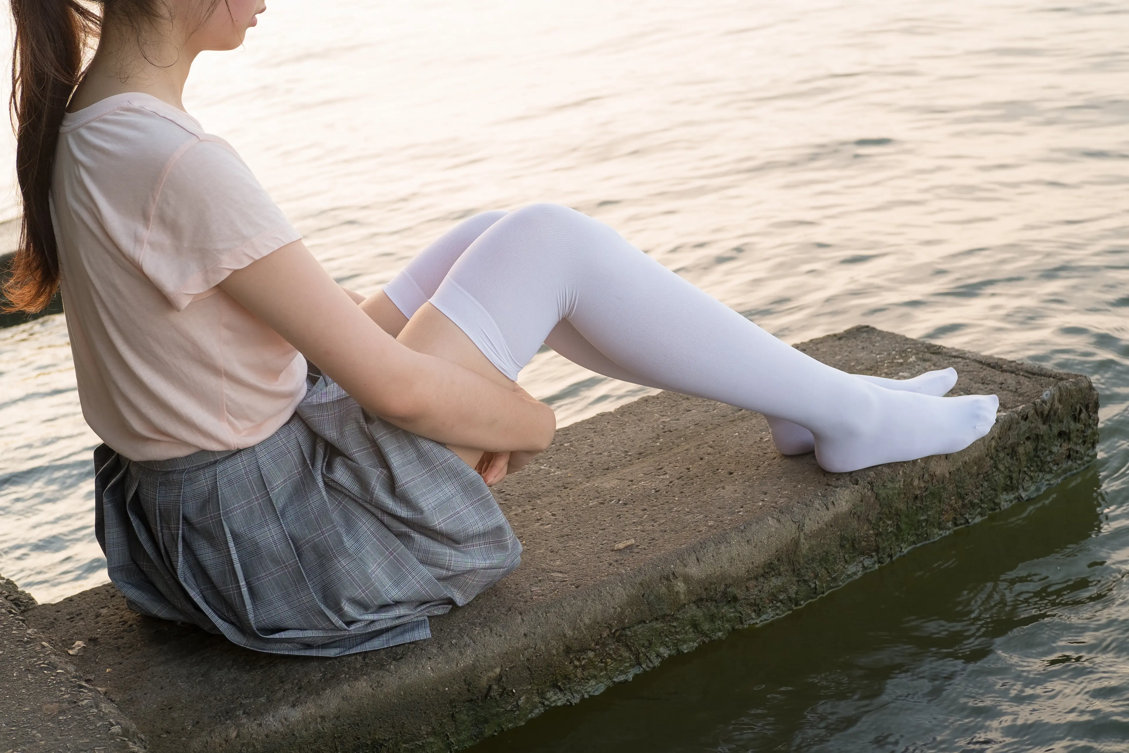 森萝财团 R15 湖边戏水白丝 [113P]