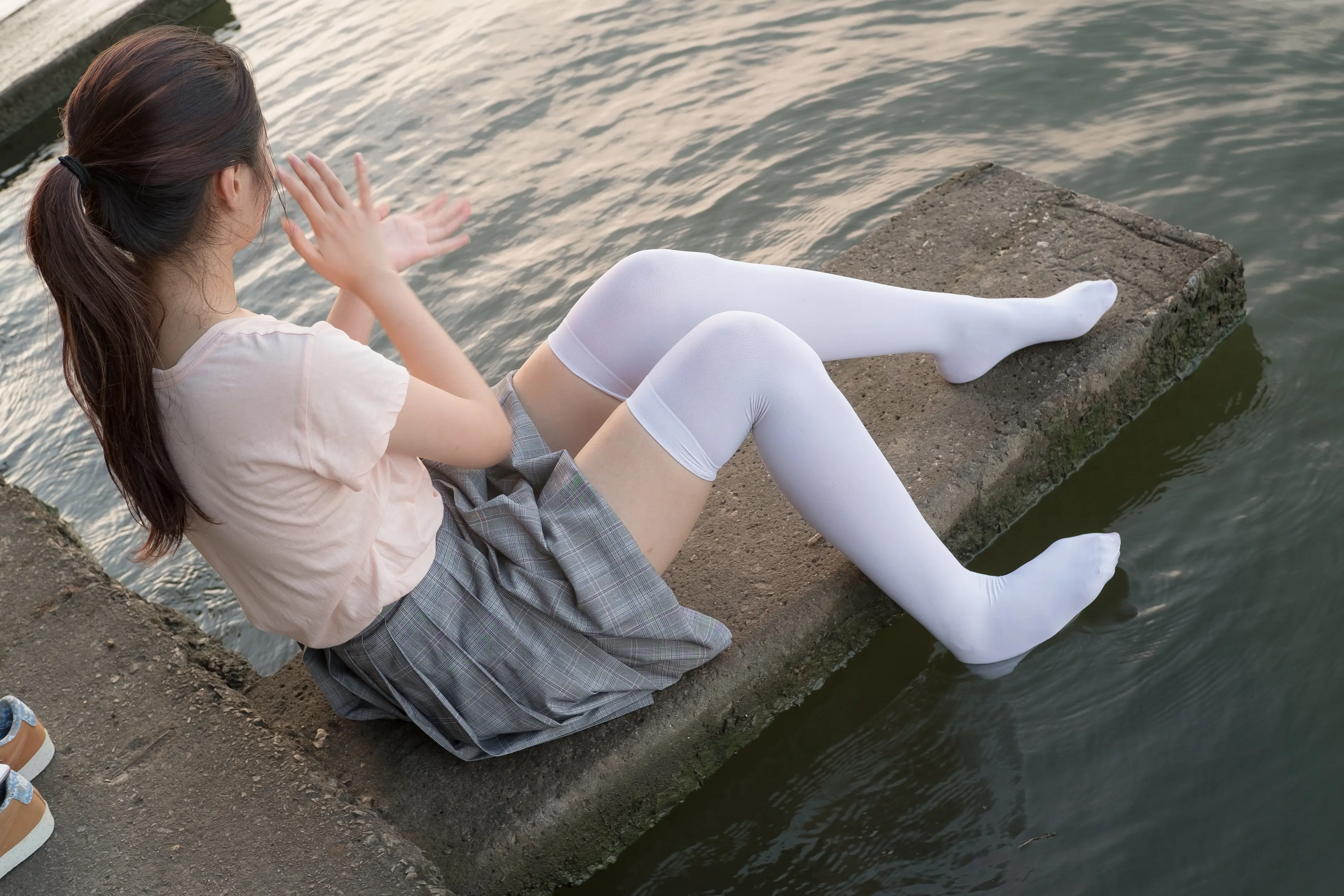 森萝财团 R15 湖边戏水白丝 [113P]