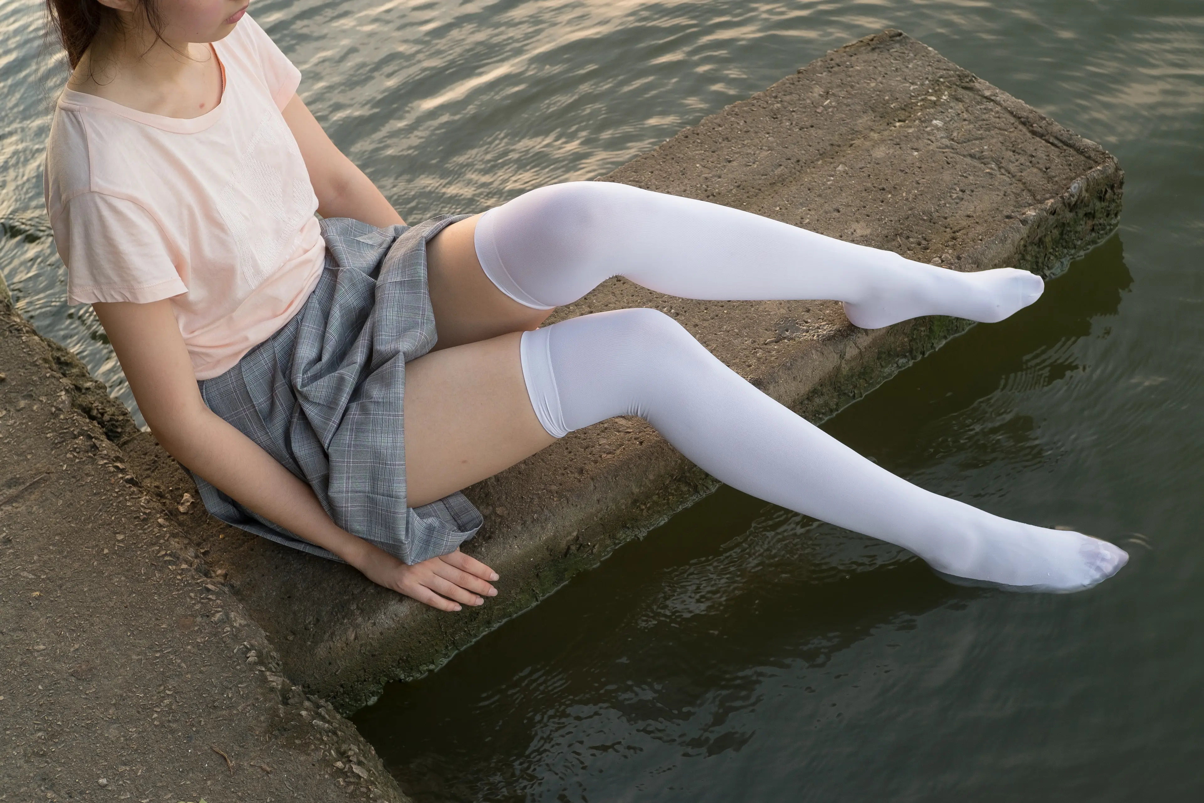 森萝财团 R15 湖边戏水白丝 [113P]