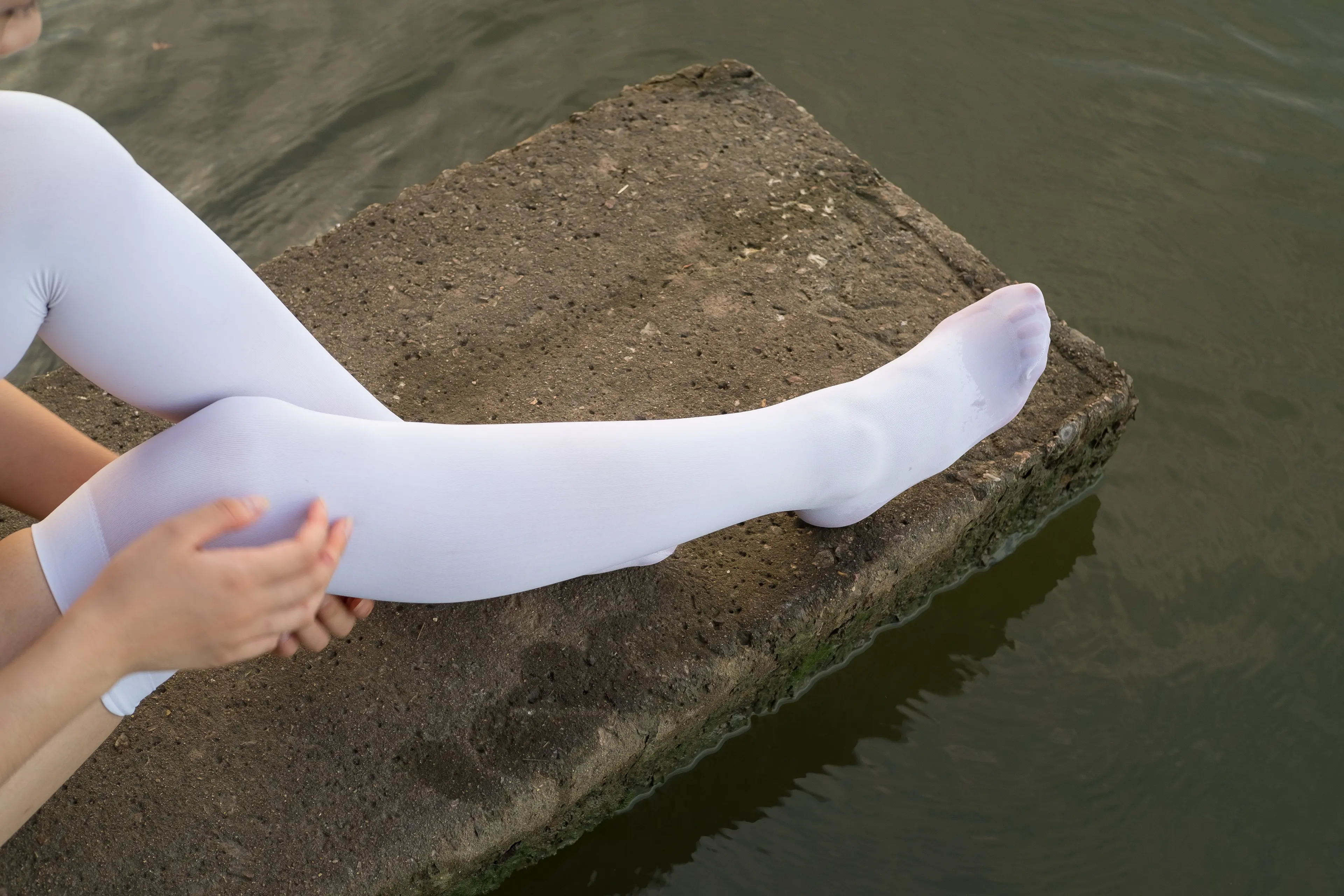 森萝财团 R15 湖边戏水白丝 [113P]