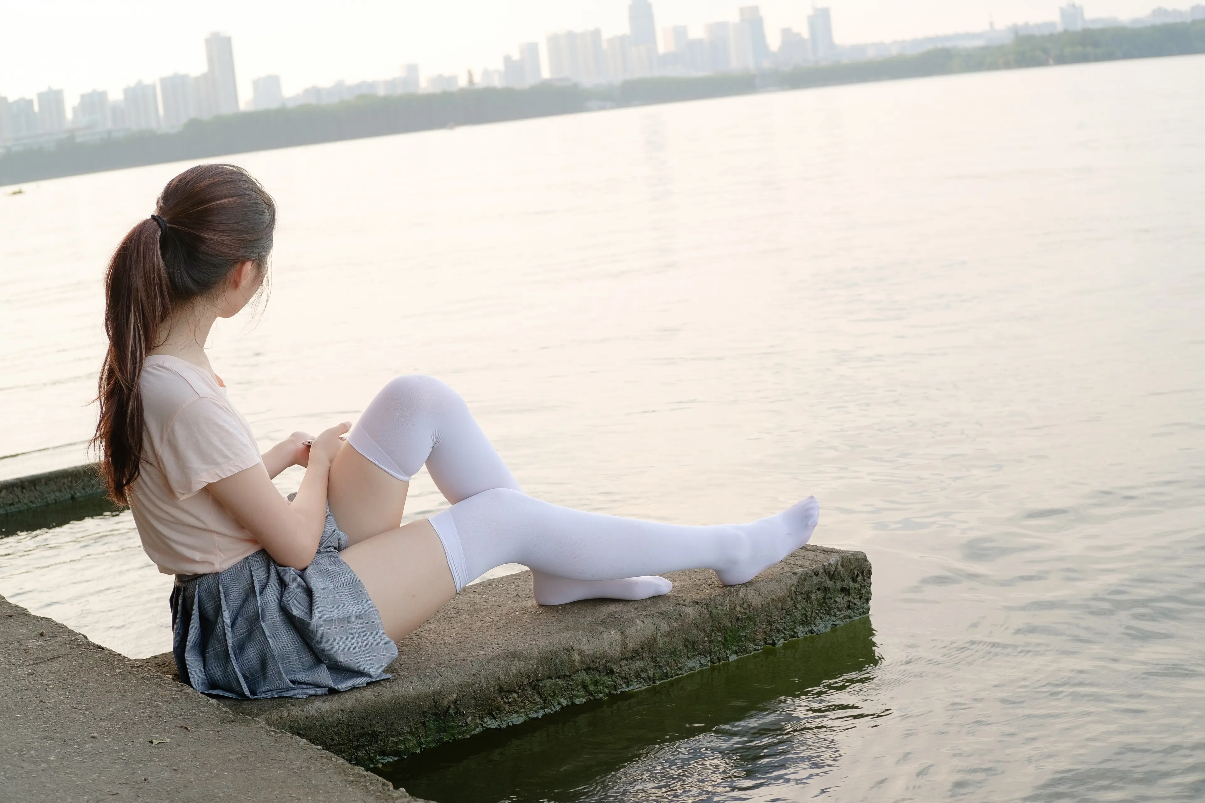 森萝财团 R15 湖边戏水白丝 [113P]