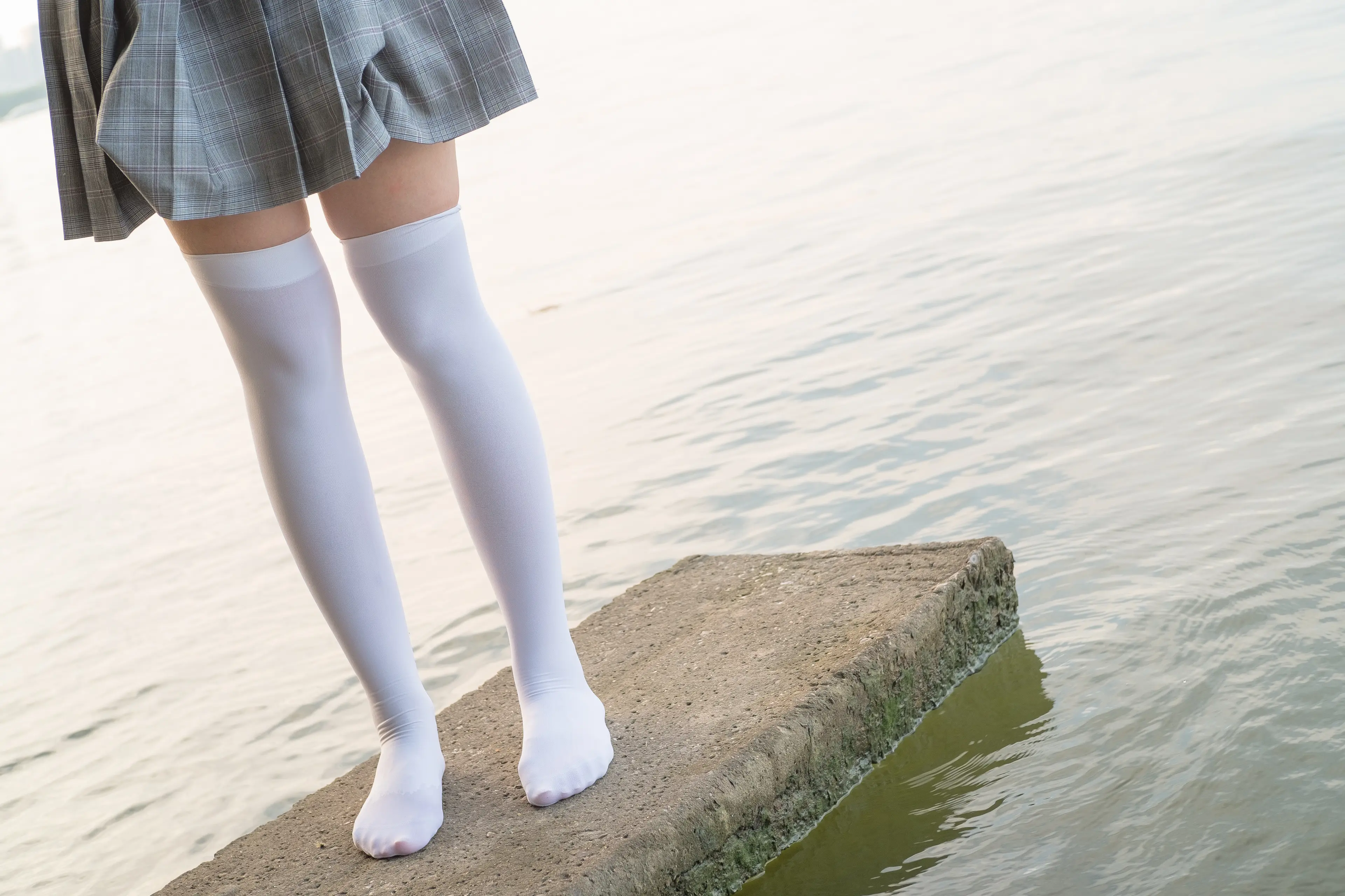 森萝财团 R15 湖边戏水白丝 [113P]