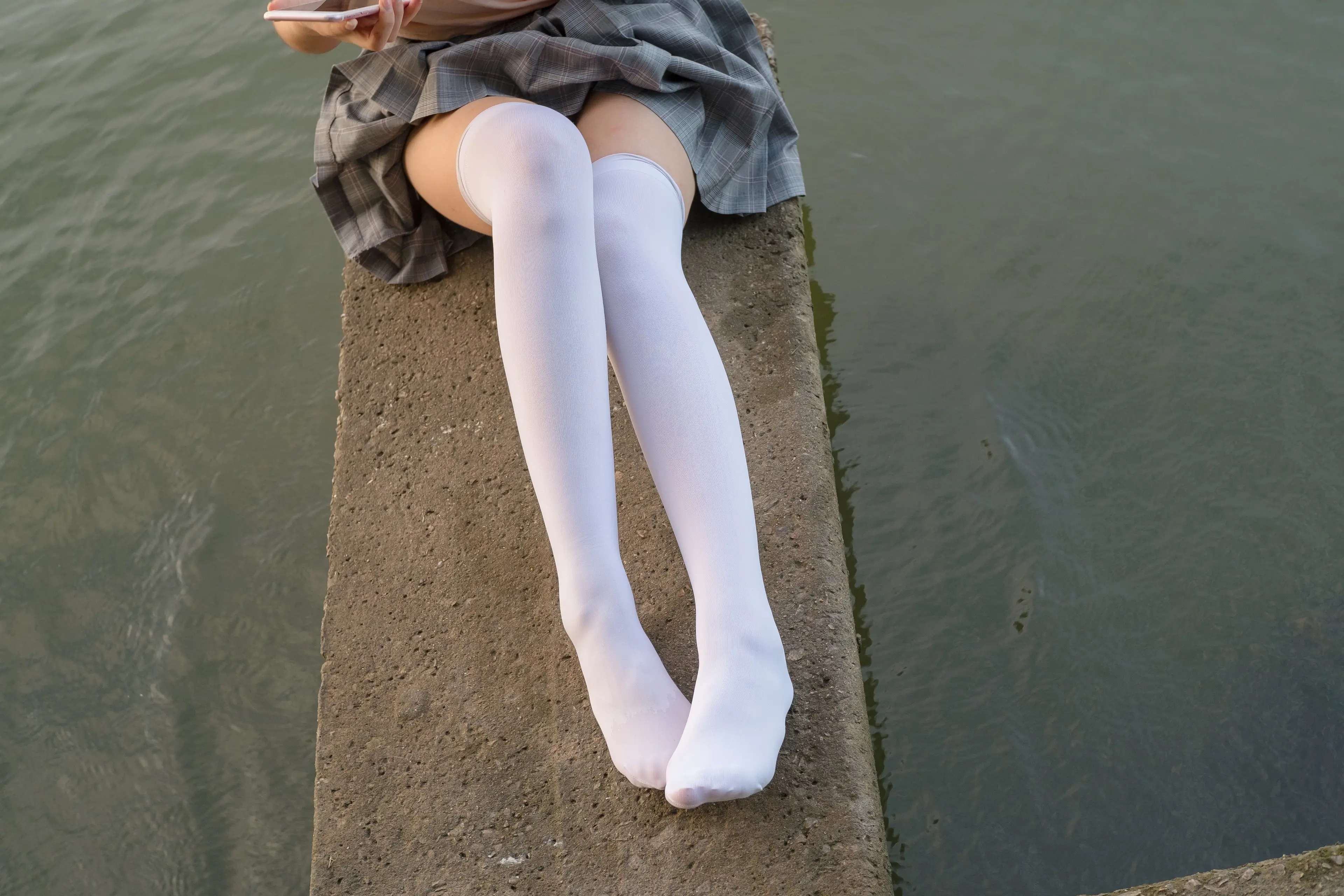 森萝财团 R15 湖边戏水白丝 [113P]