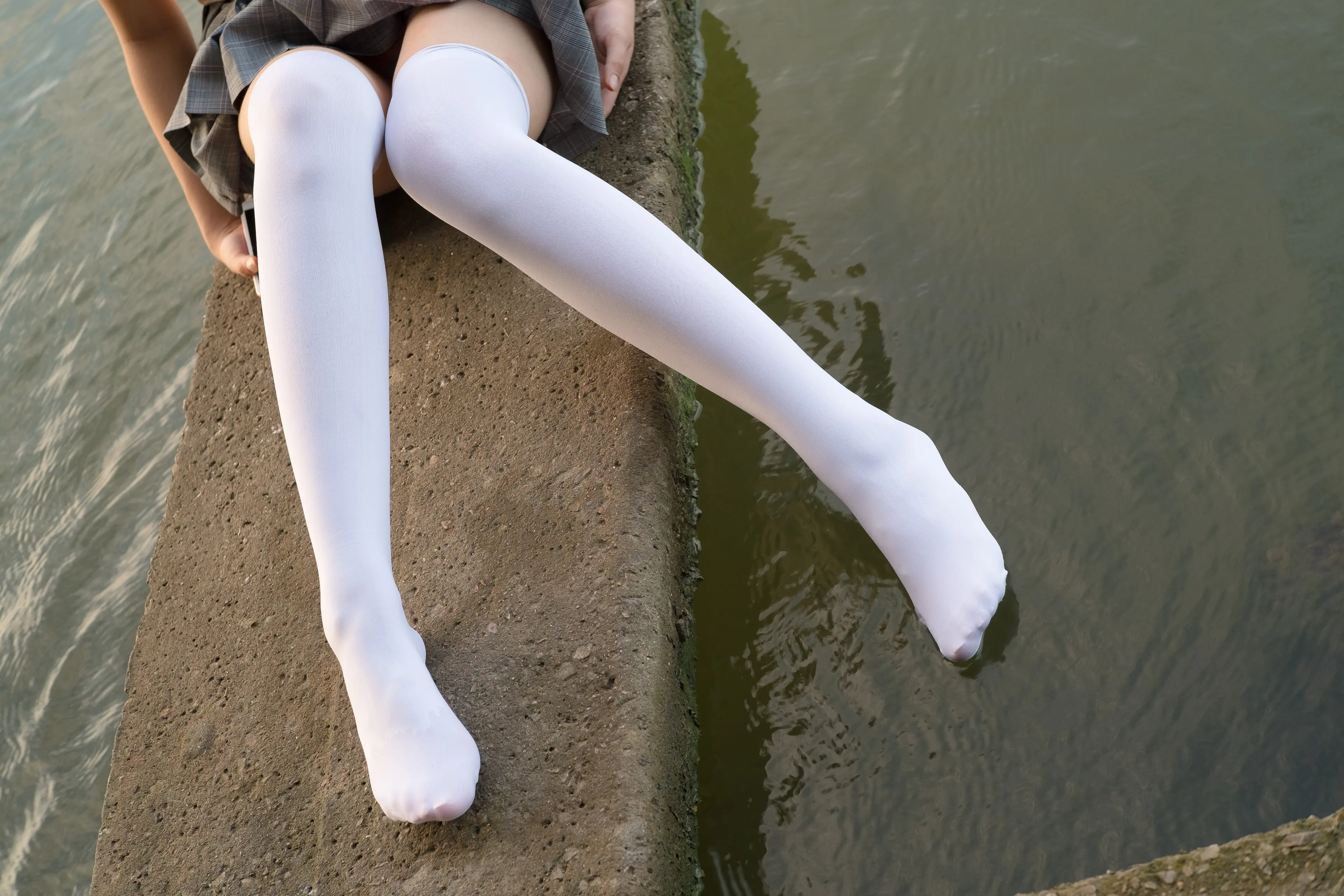 森萝财团 R15 湖边戏水白丝 [113P]