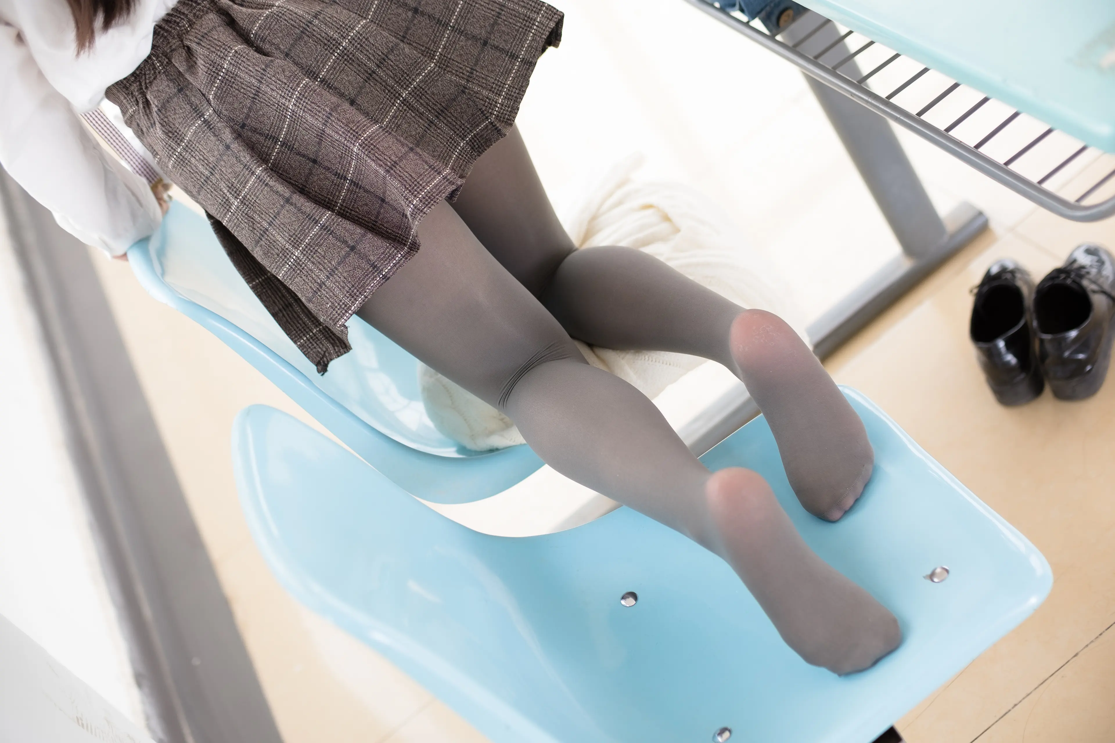 森萝财团 R15 灰丝学妹 [96P]