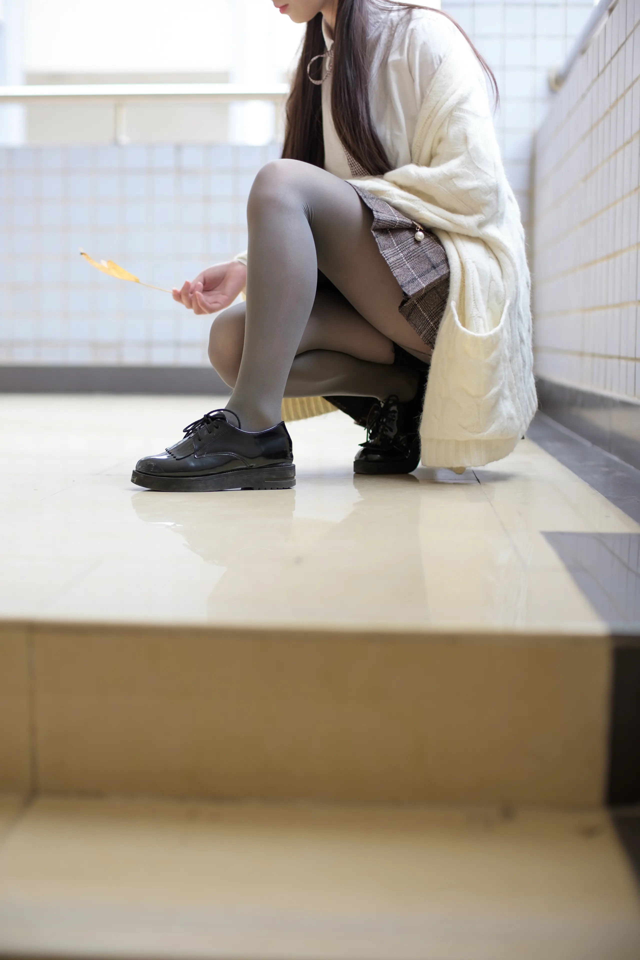 森萝财团 R15 灰丝学妹 [96P]