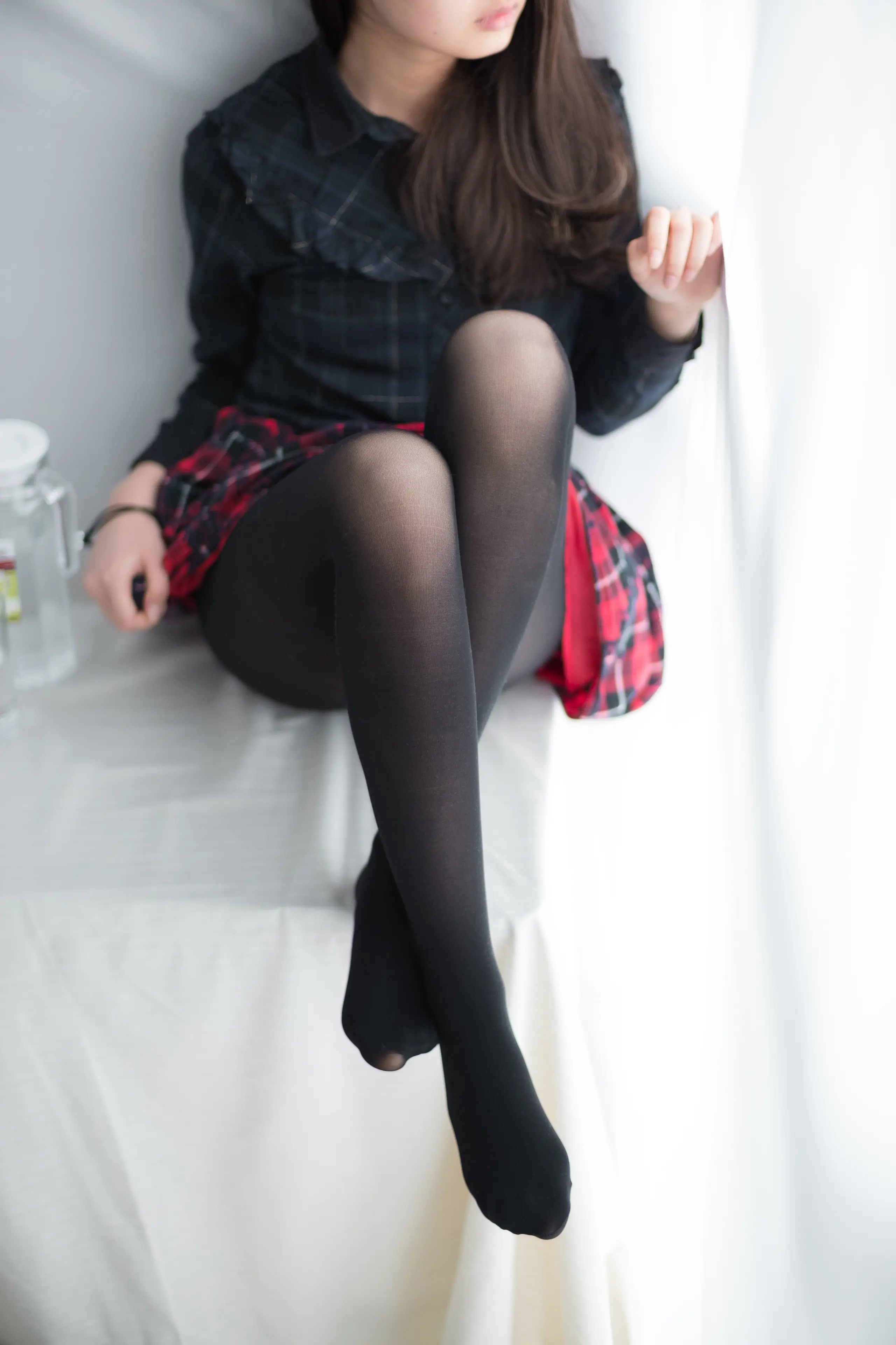 森萝财团 R15 玩手机的黑丝妹妹 [78P]