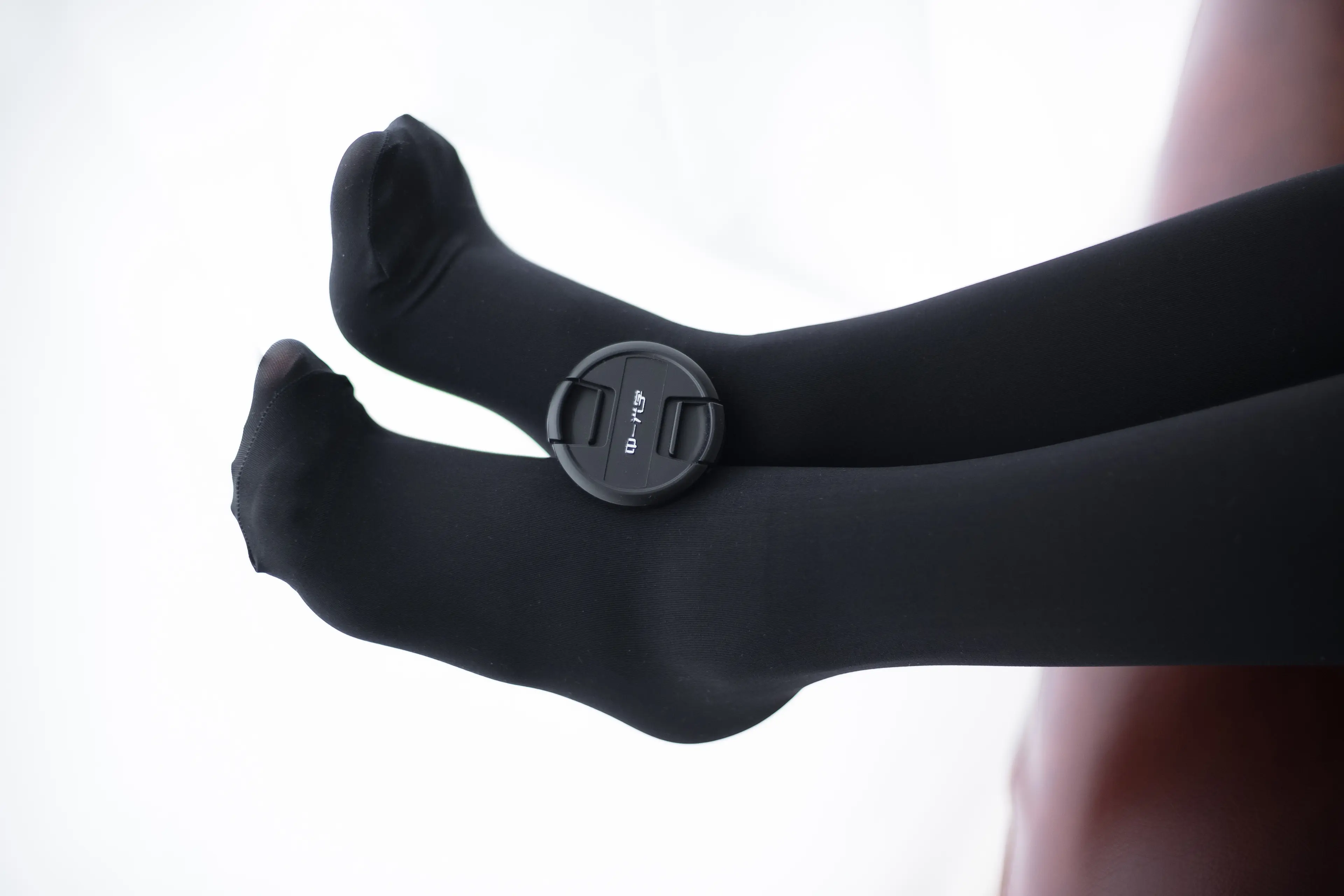 森萝财团 R15 玩手机的黑丝妹妹 [78P]