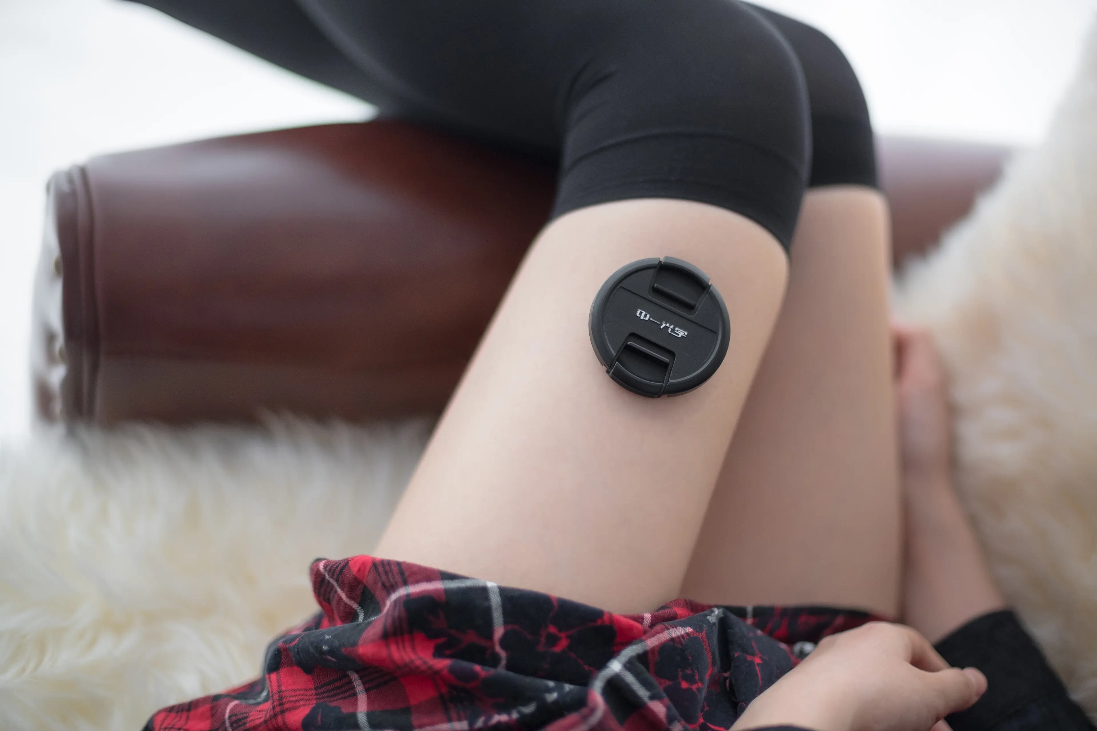 森萝财团 R15 玩手机的黑丝妹妹 [78P]