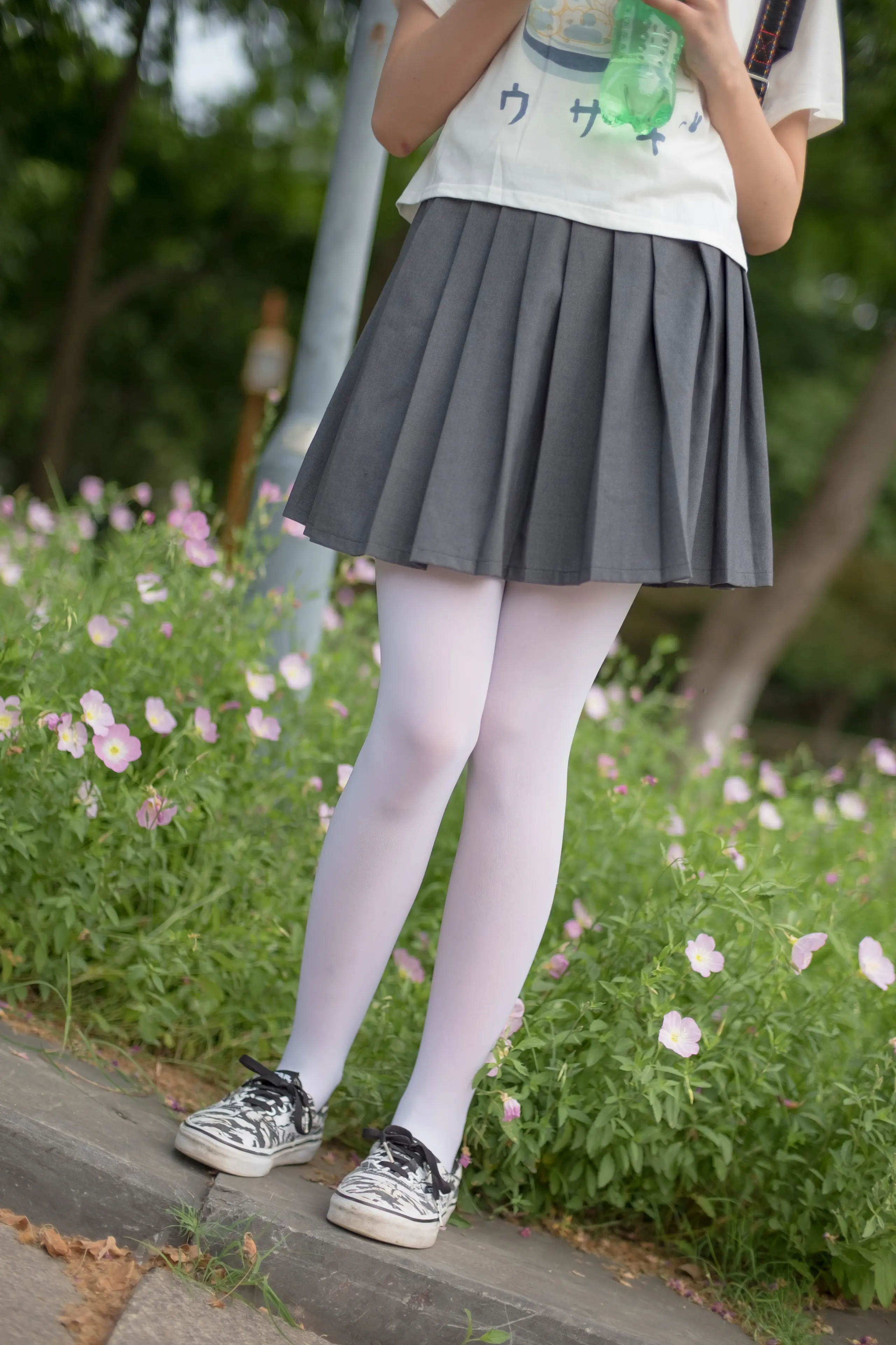 森萝财团 R15 白丝妹妹游园 [99P]