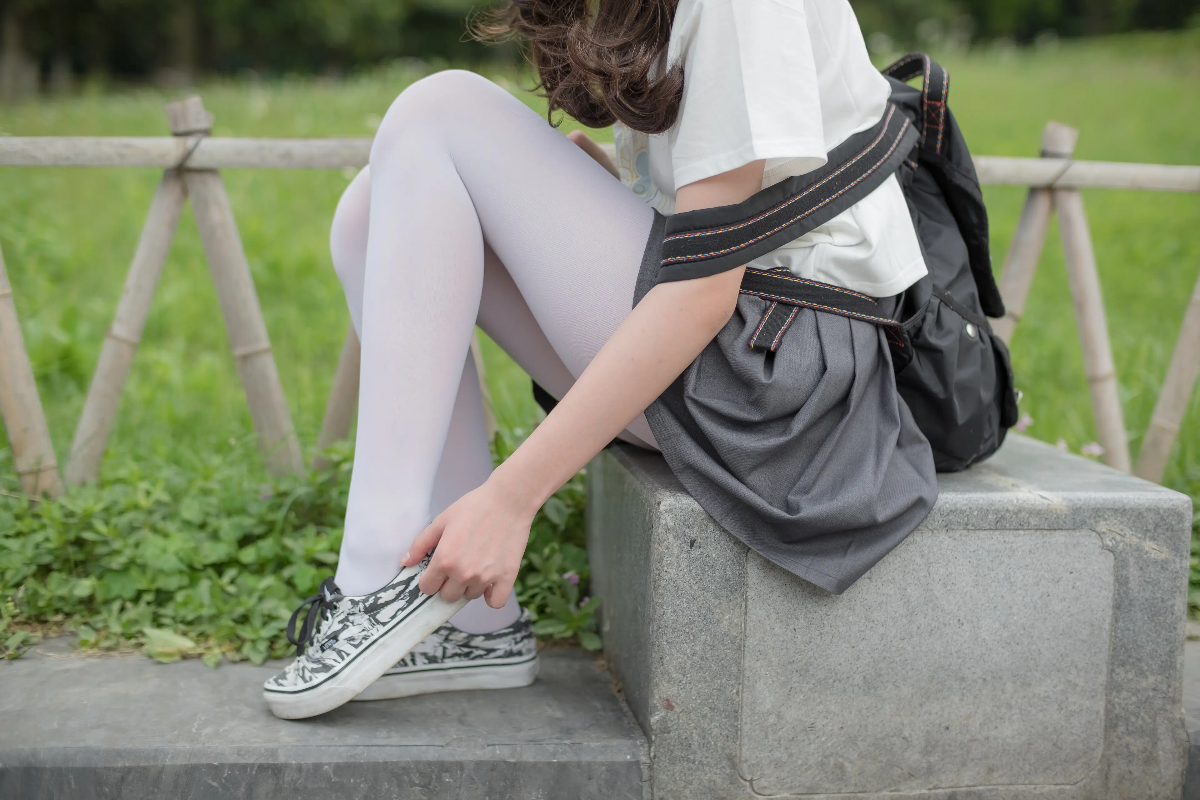 森萝财团 R15 白丝妹妹游园 [99P]