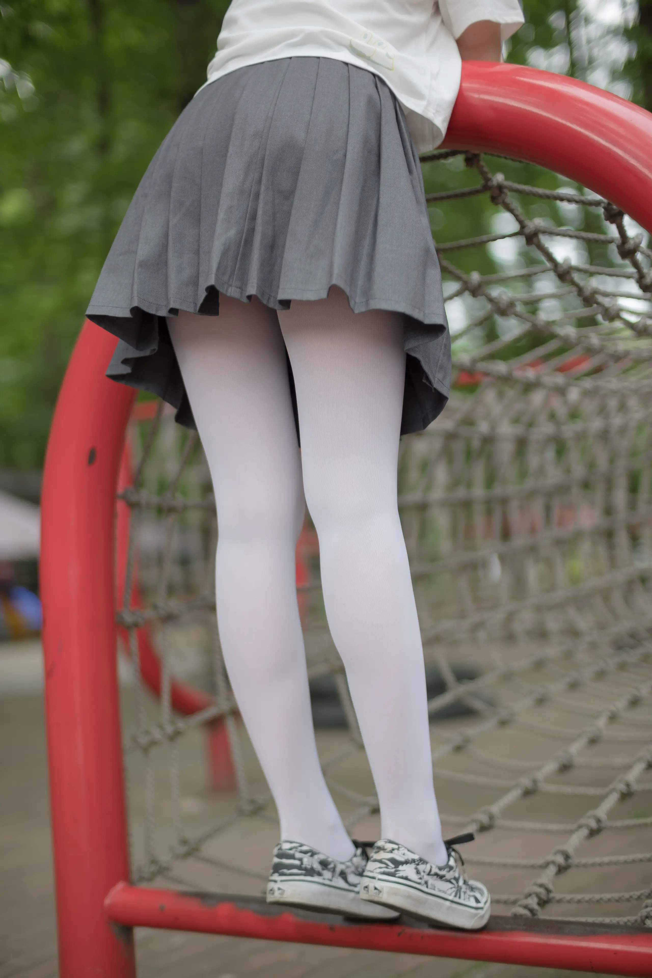 森萝财团 R15 白丝妹妹游园 [99P]