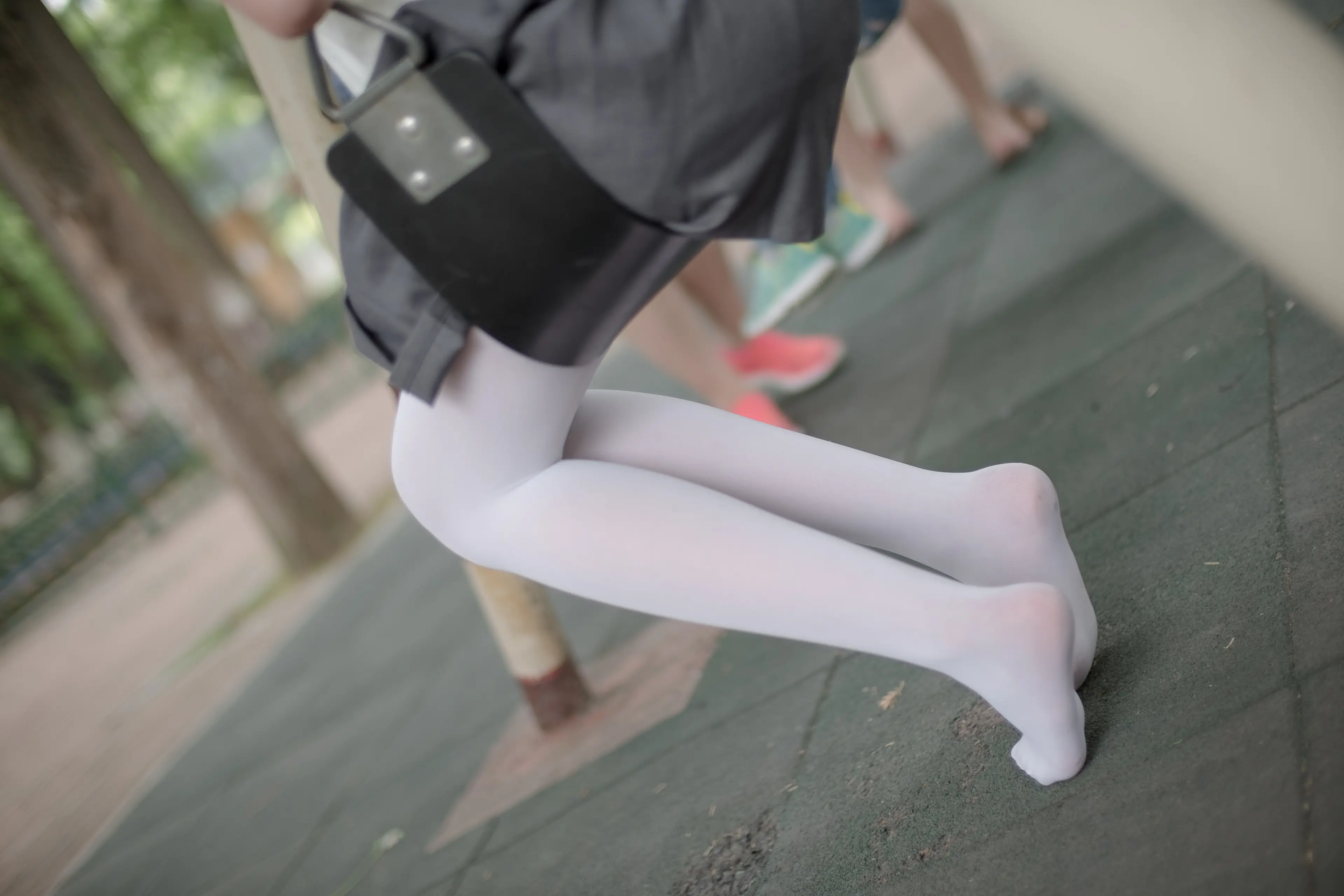 森萝财团 R15 白丝妹妹游园 [99P]