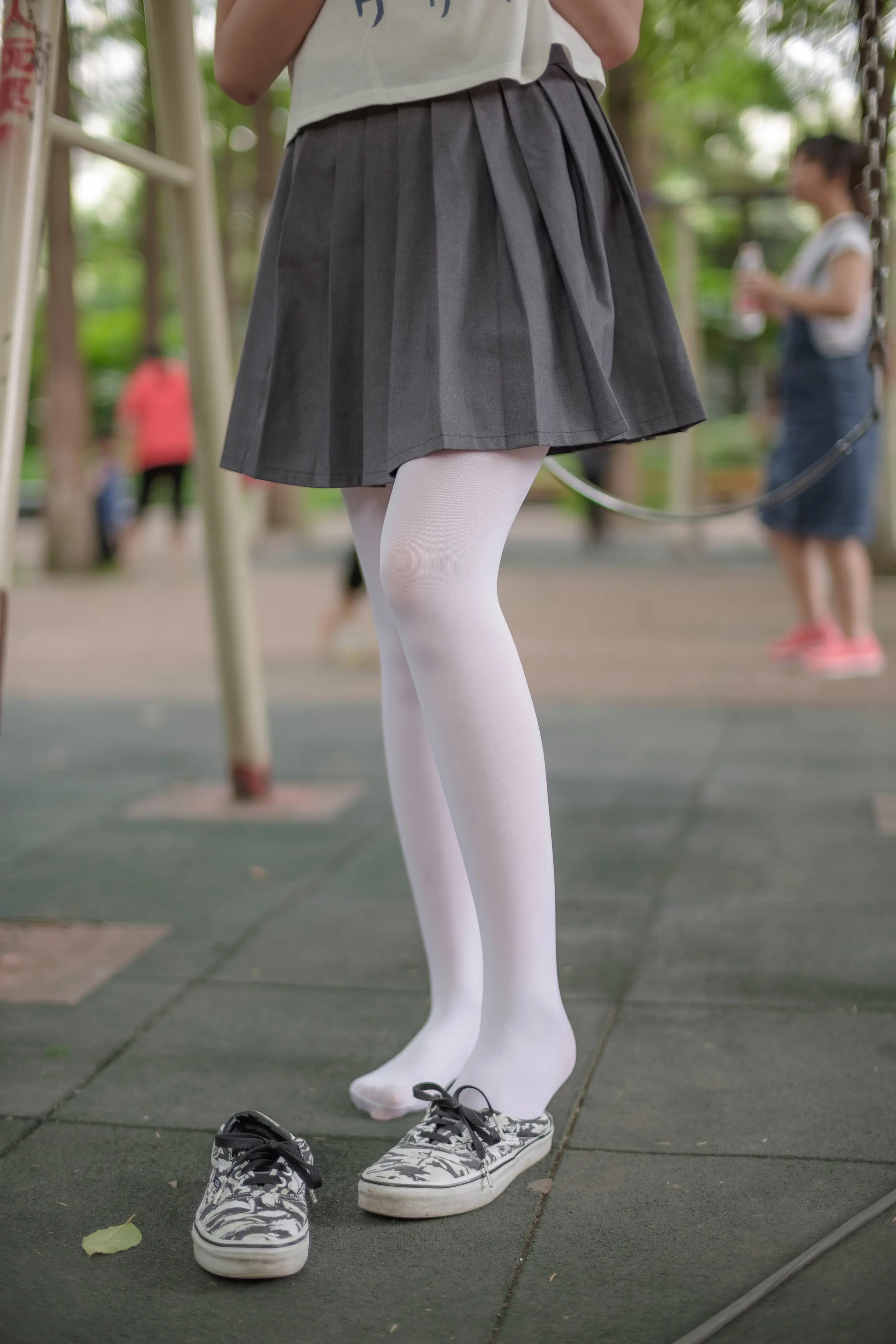 森萝财团 R15 白丝妹妹游园 [99P]