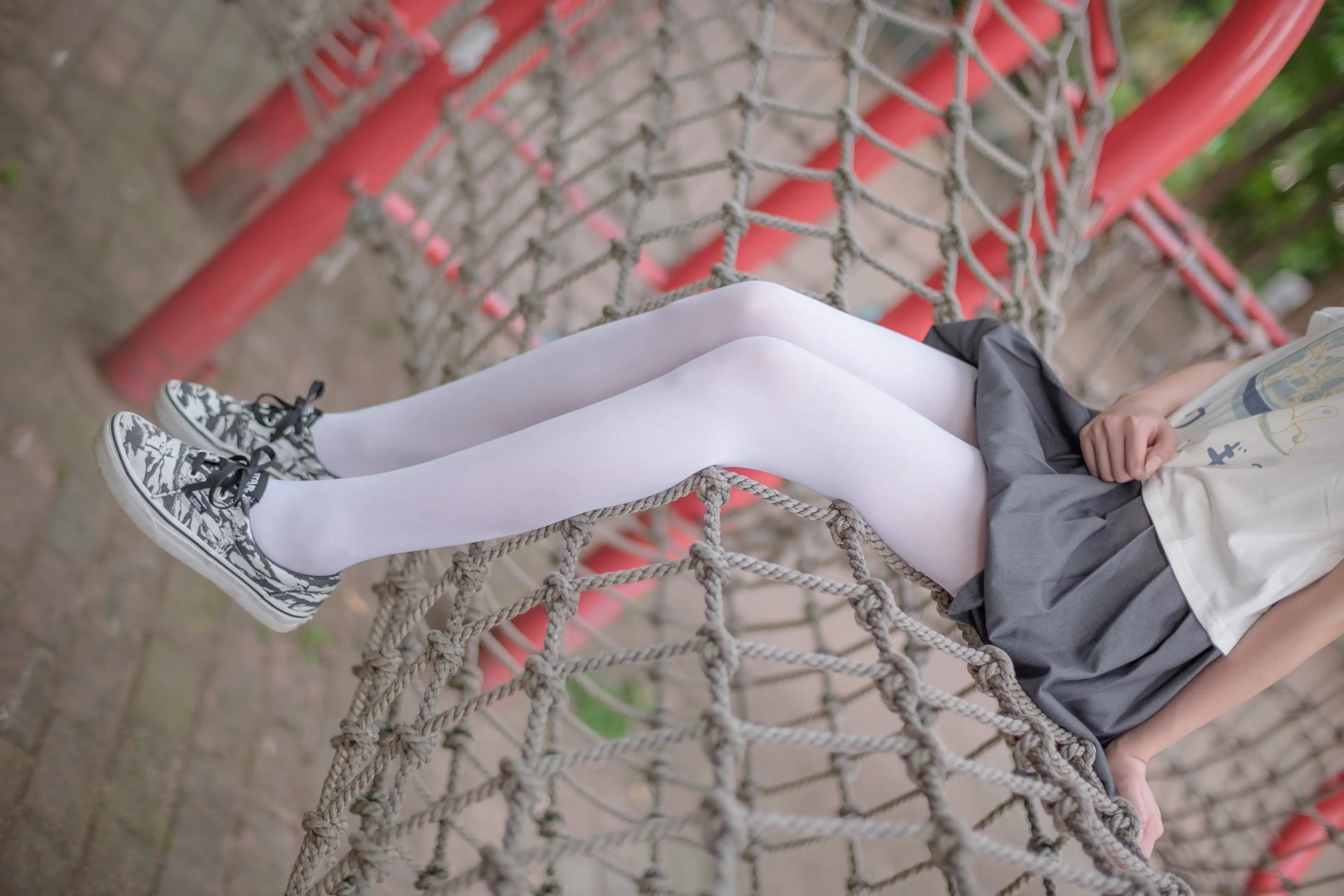 森萝财团 R15 白丝妹妹游园 [99P]