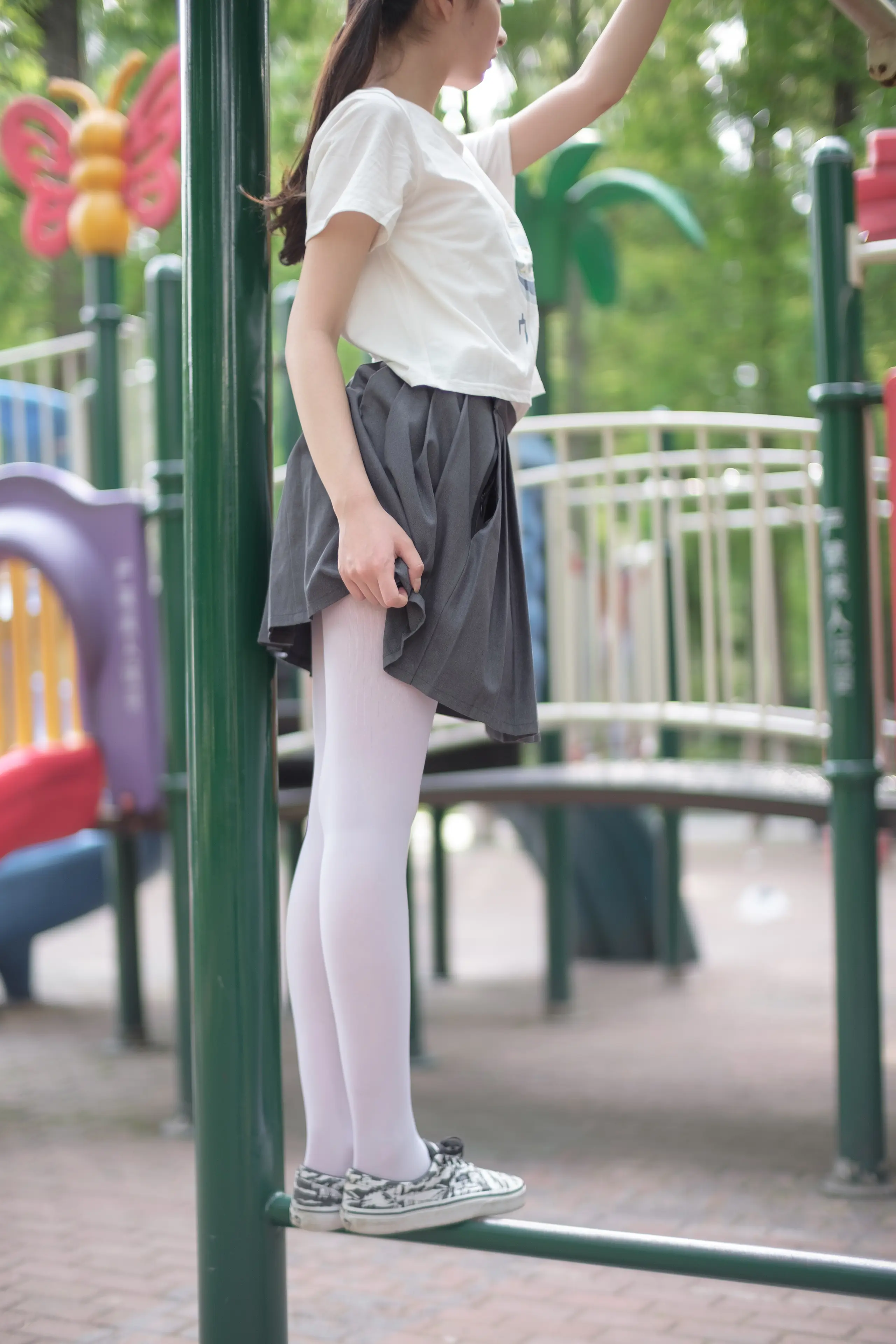 森萝财团 R15 白丝妹妹游园 [99P]