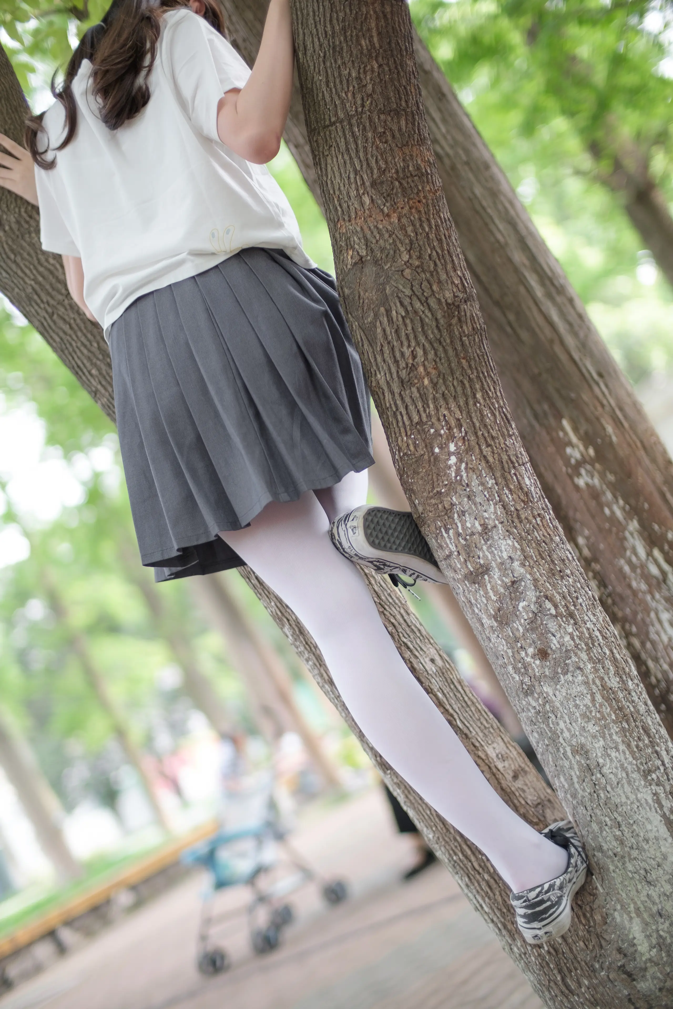 森萝财团 R15 白丝妹妹游园 [99P]