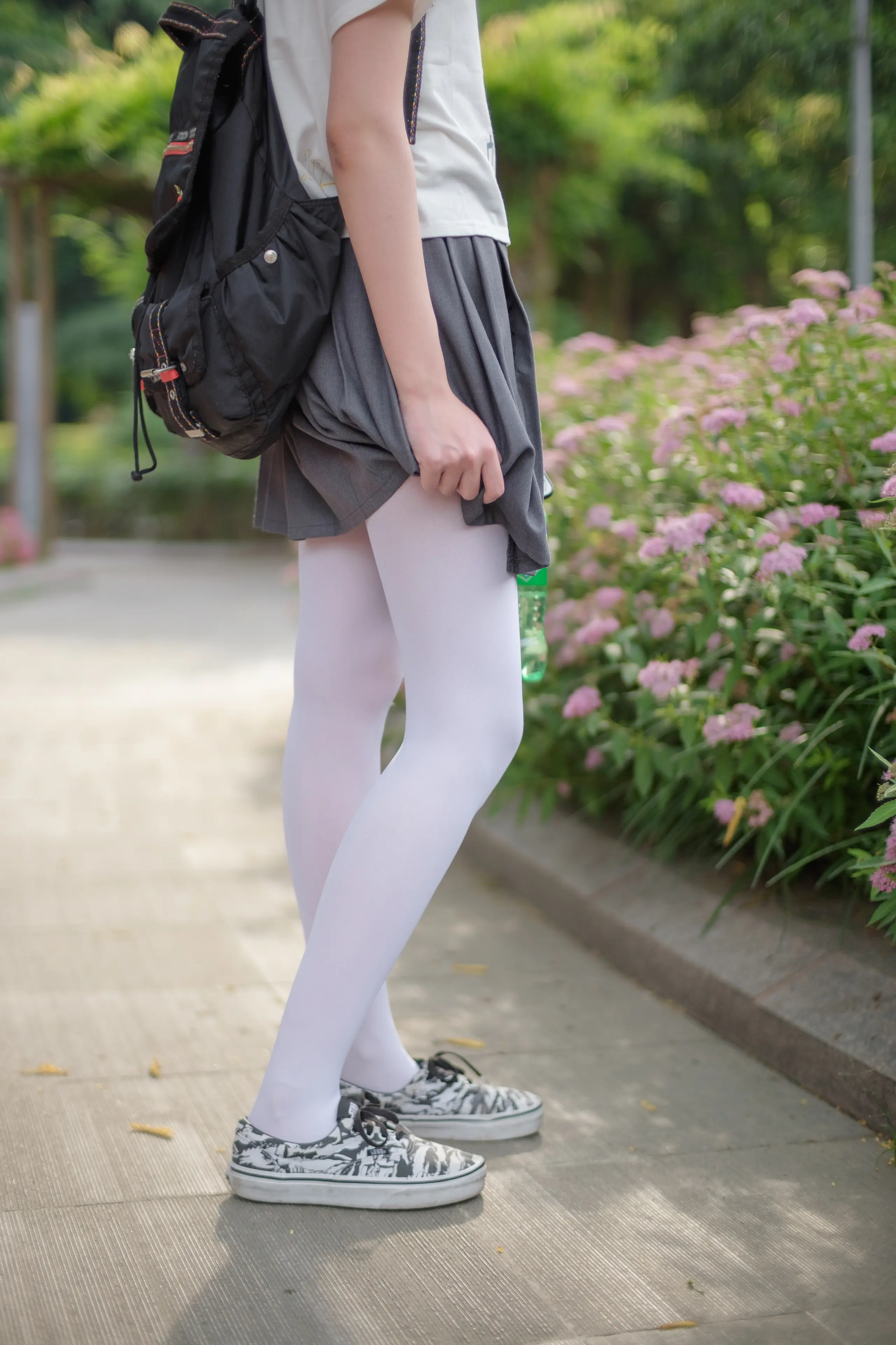 森萝财团 R15 白丝妹妹游园 [99P]