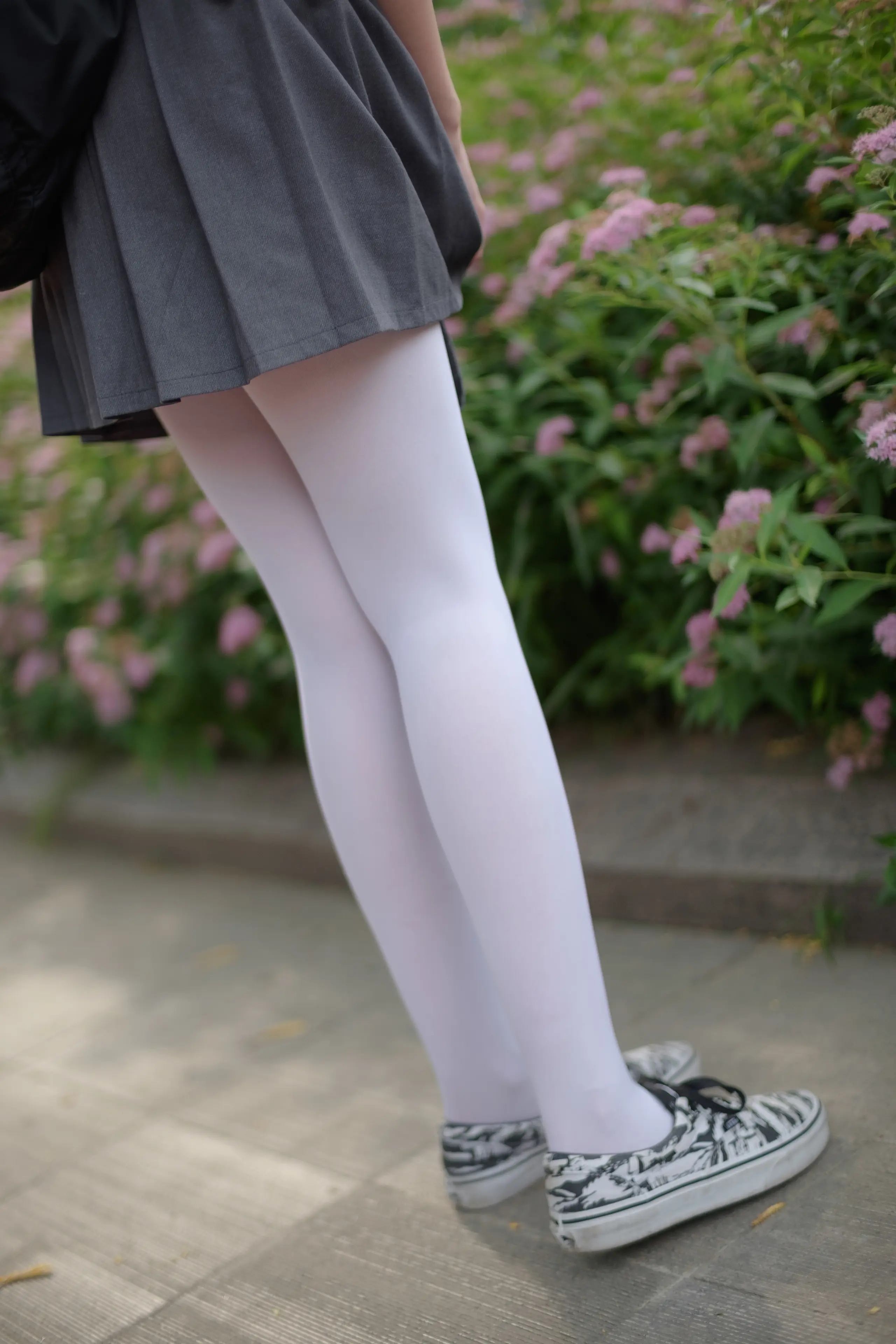 森萝财团 R15 白丝妹妹游园 [99P]