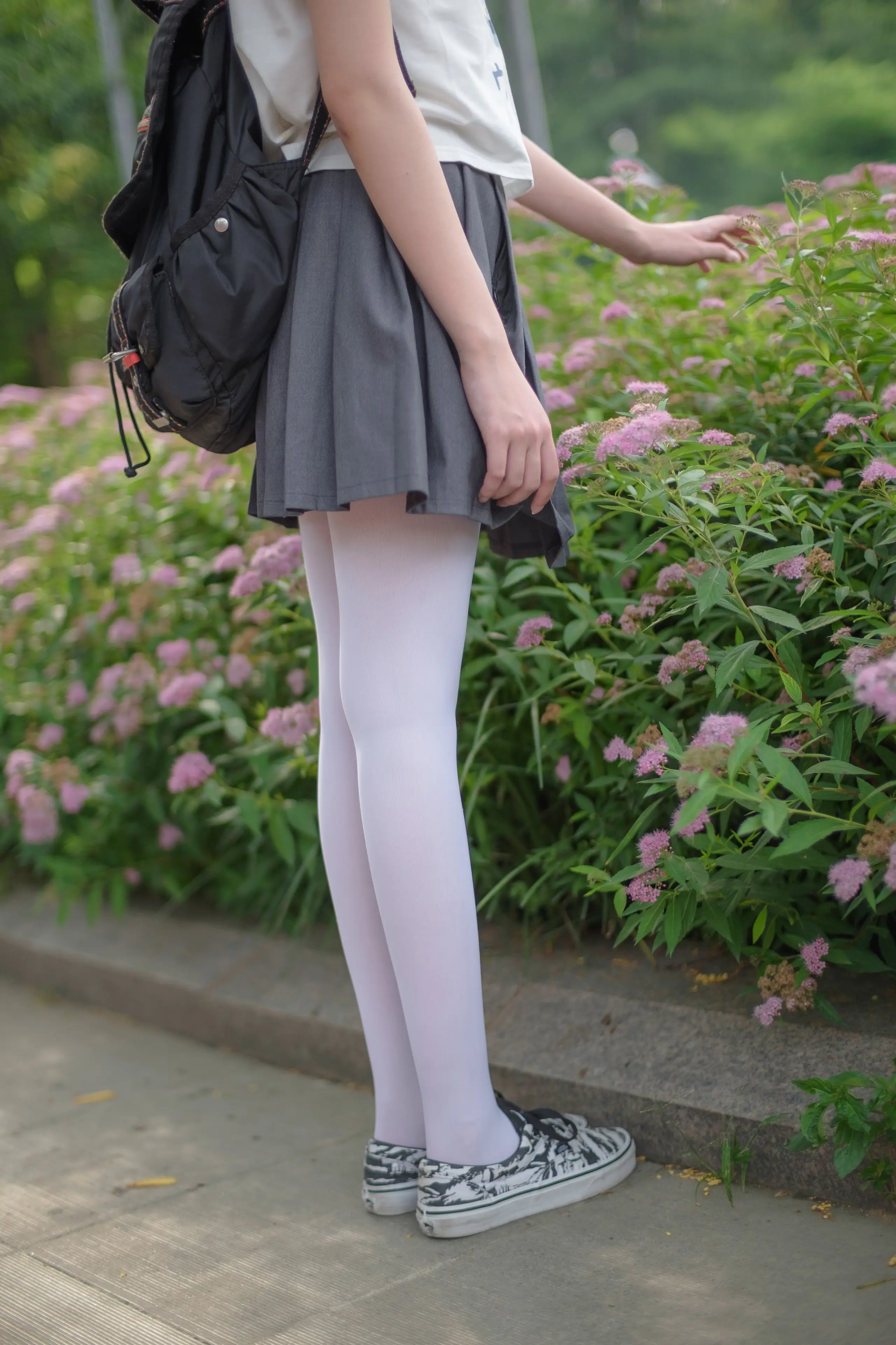 森萝财团 R15 白丝妹妹游园 [99P]