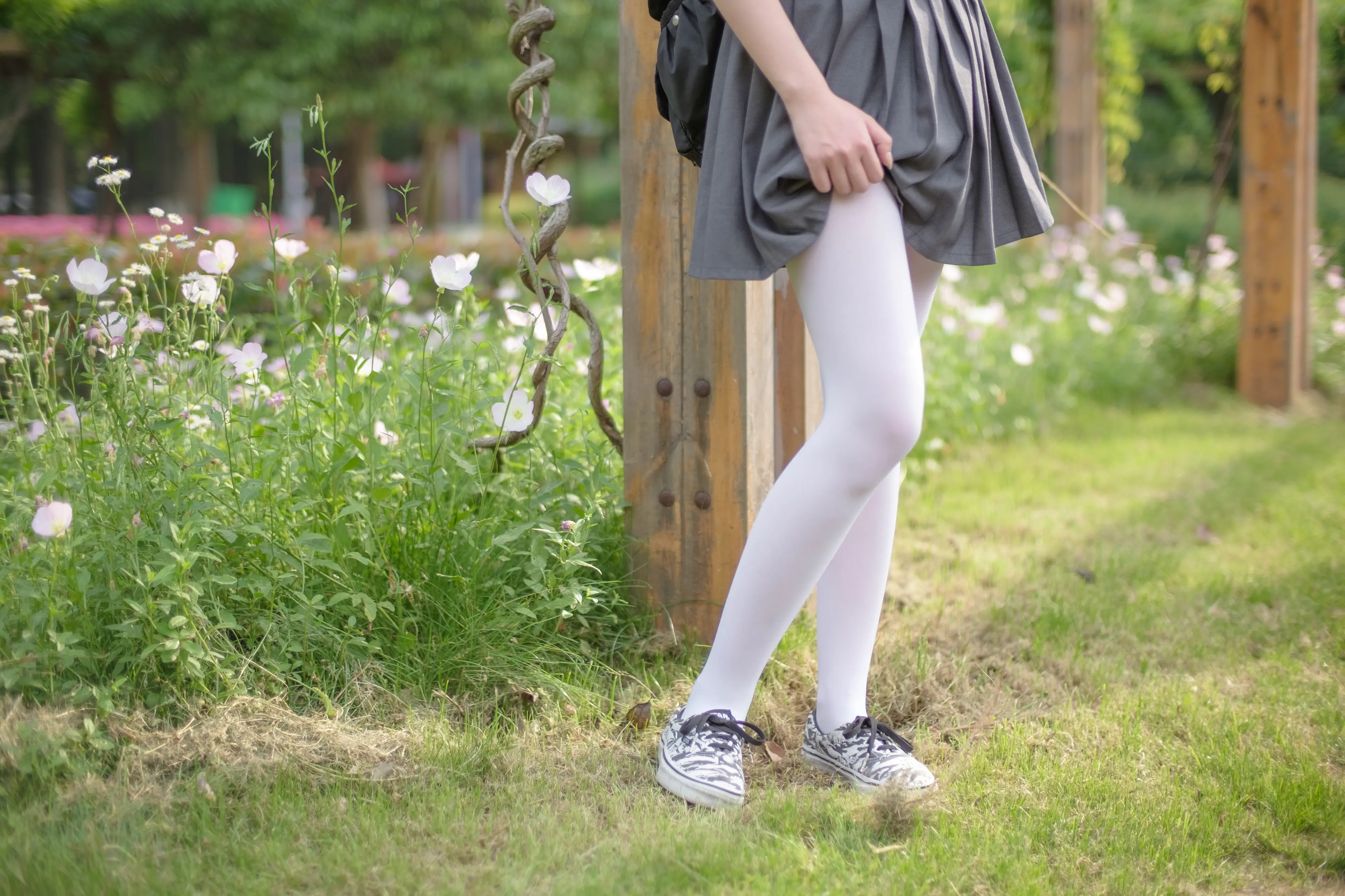 森萝财团 R15 白丝妹妹游园 [99P]