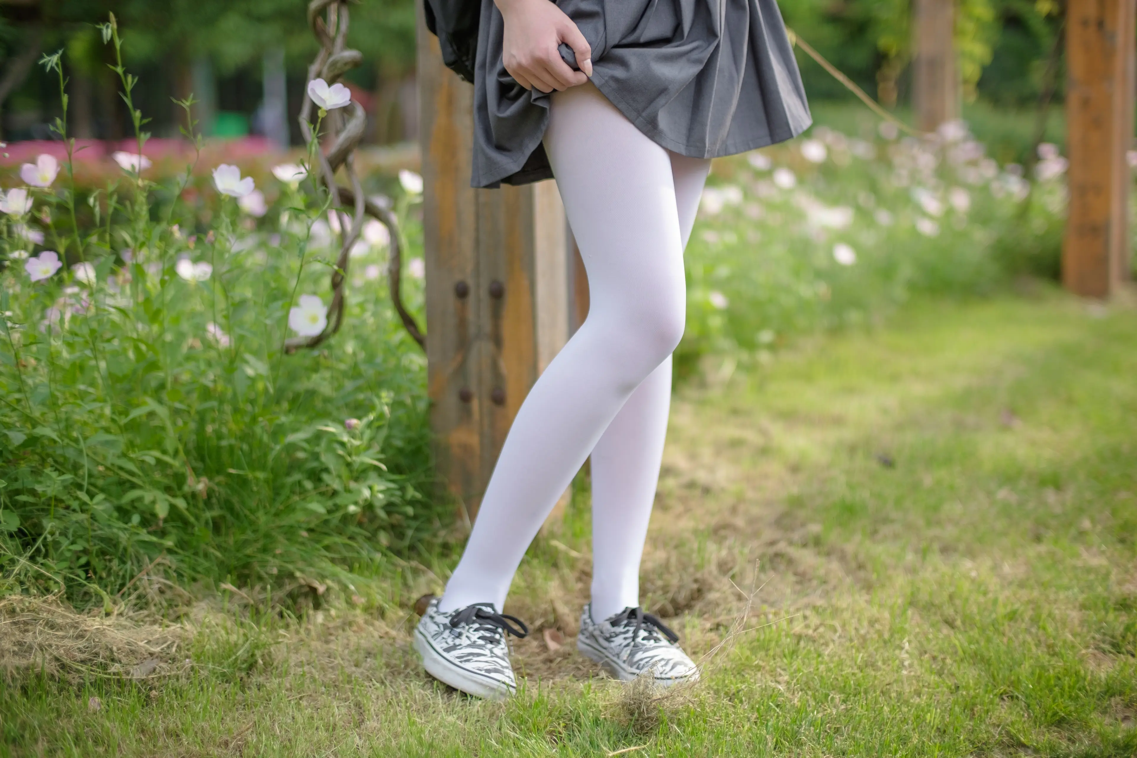 森萝财团 R15 白丝妹妹游园 [99P]