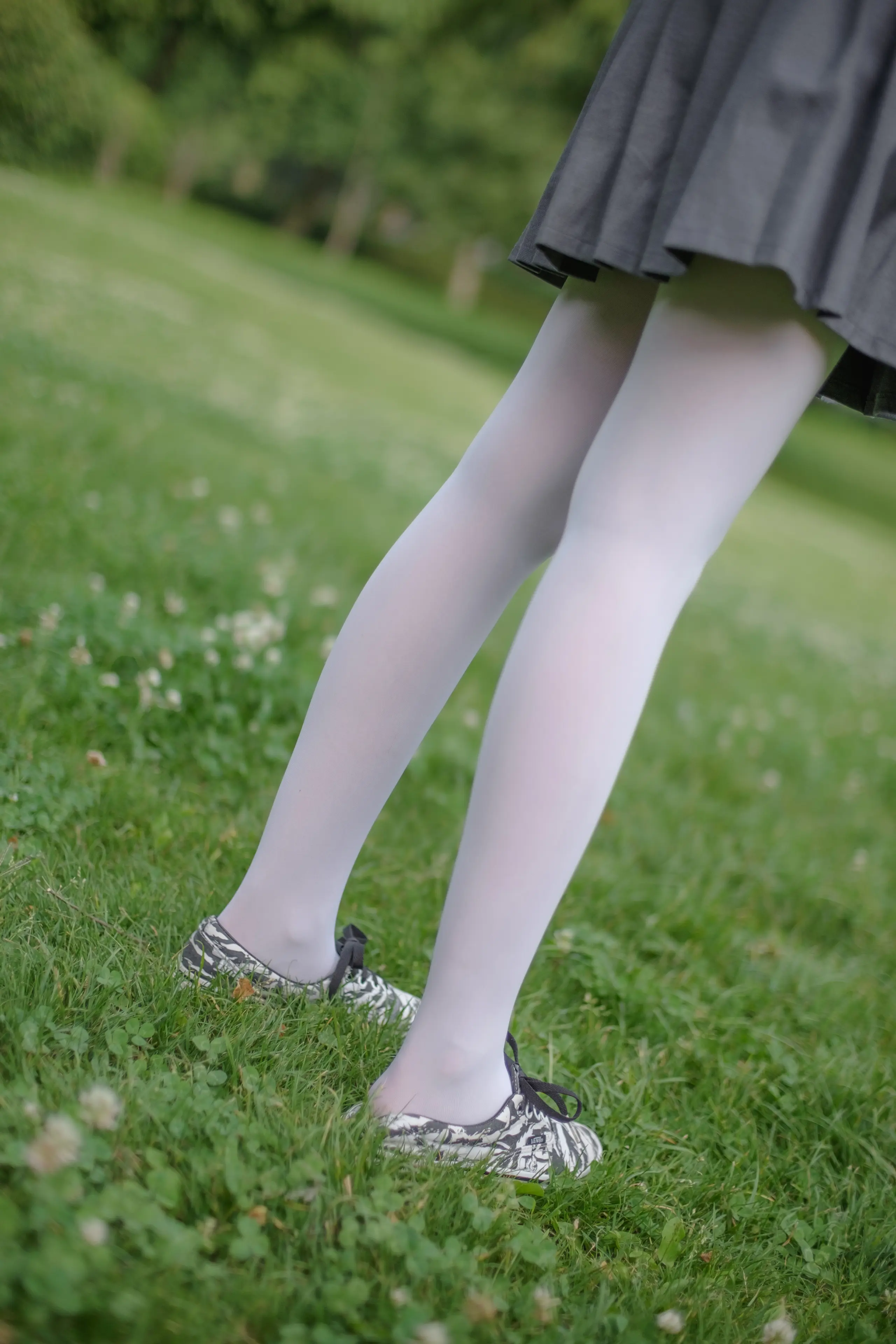 森萝财团 R15 白丝妹妹游园 [99P]