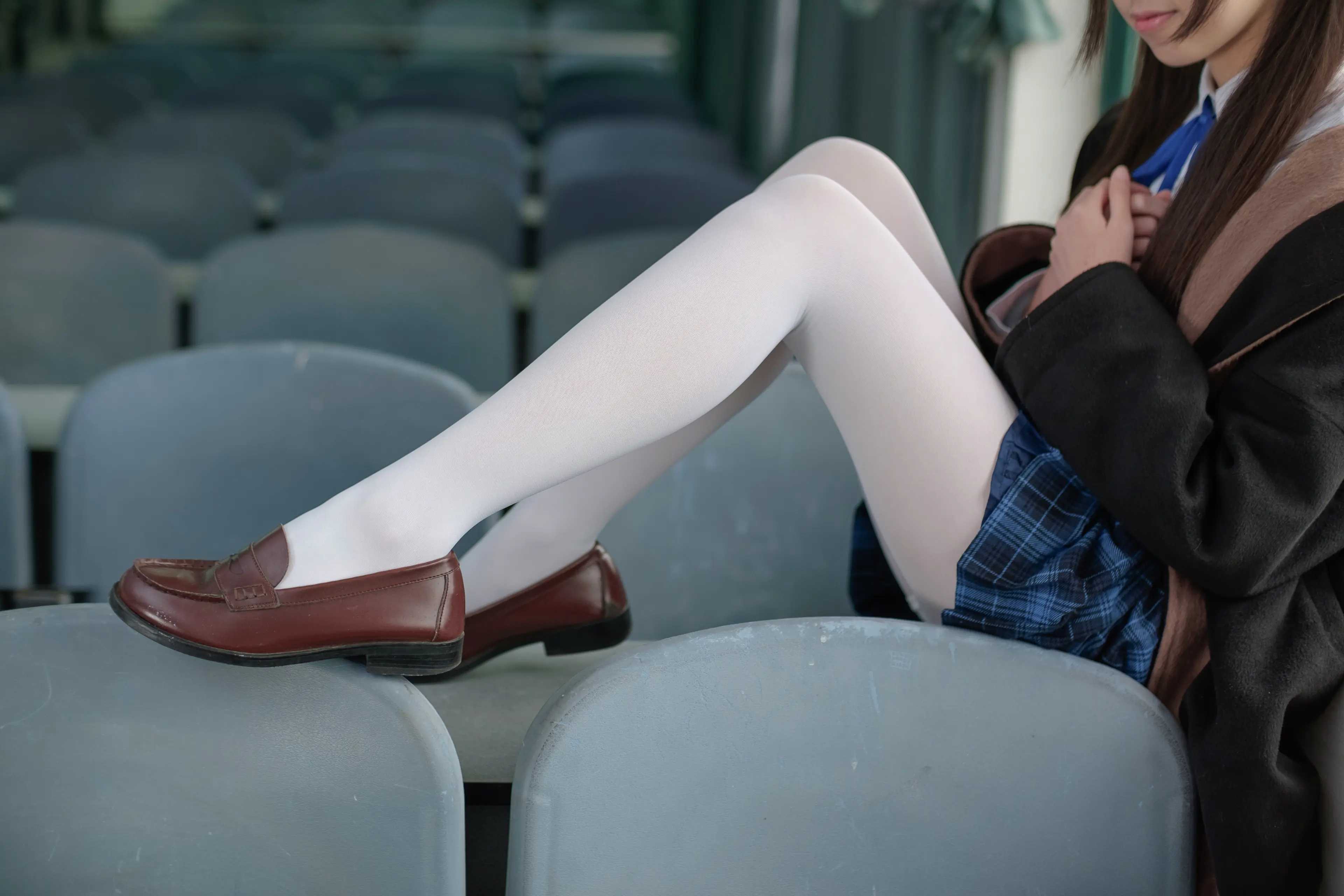 森萝财团 R15 白丝学妹 [94P]