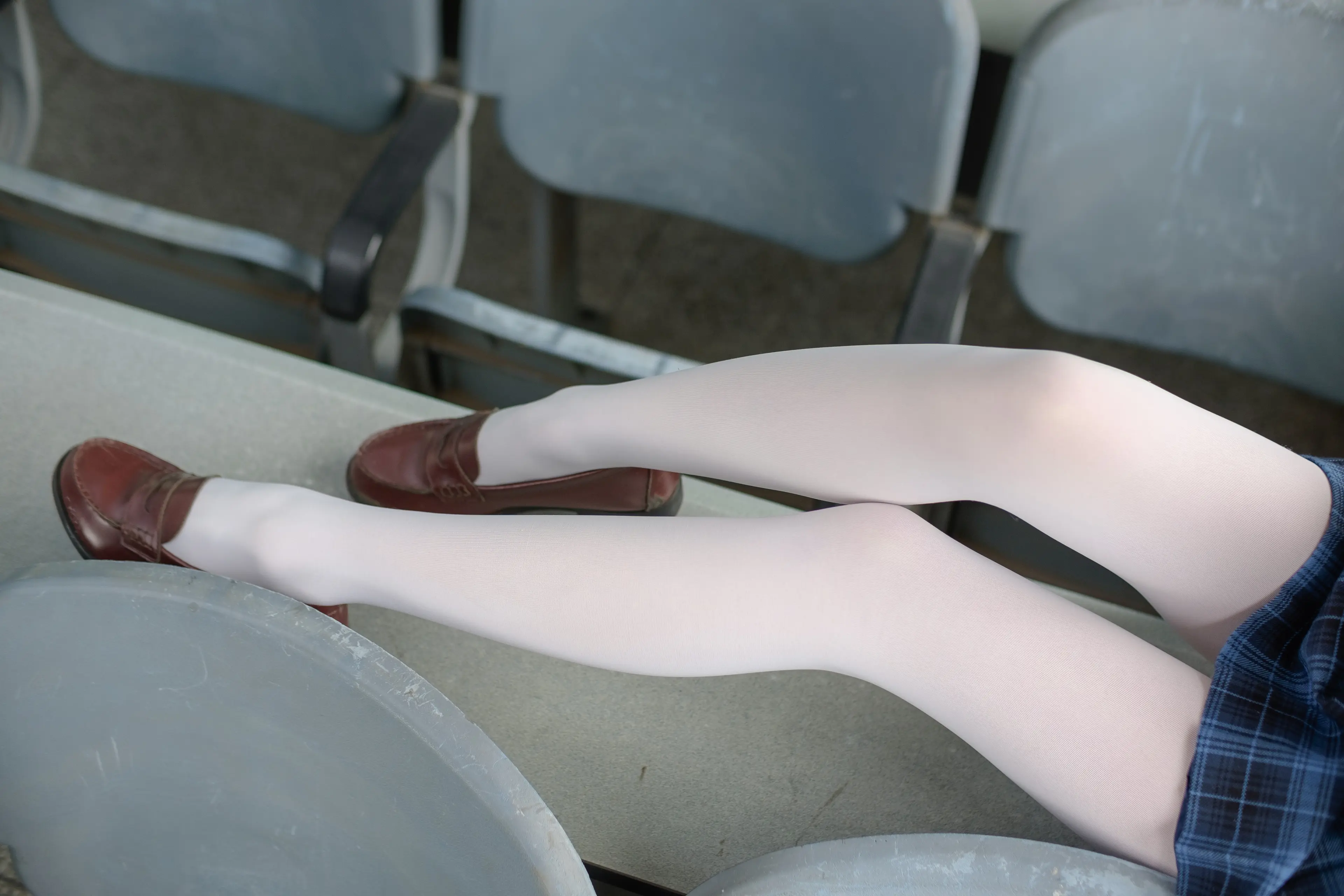 森萝财团 R15 白丝学妹 [94P]