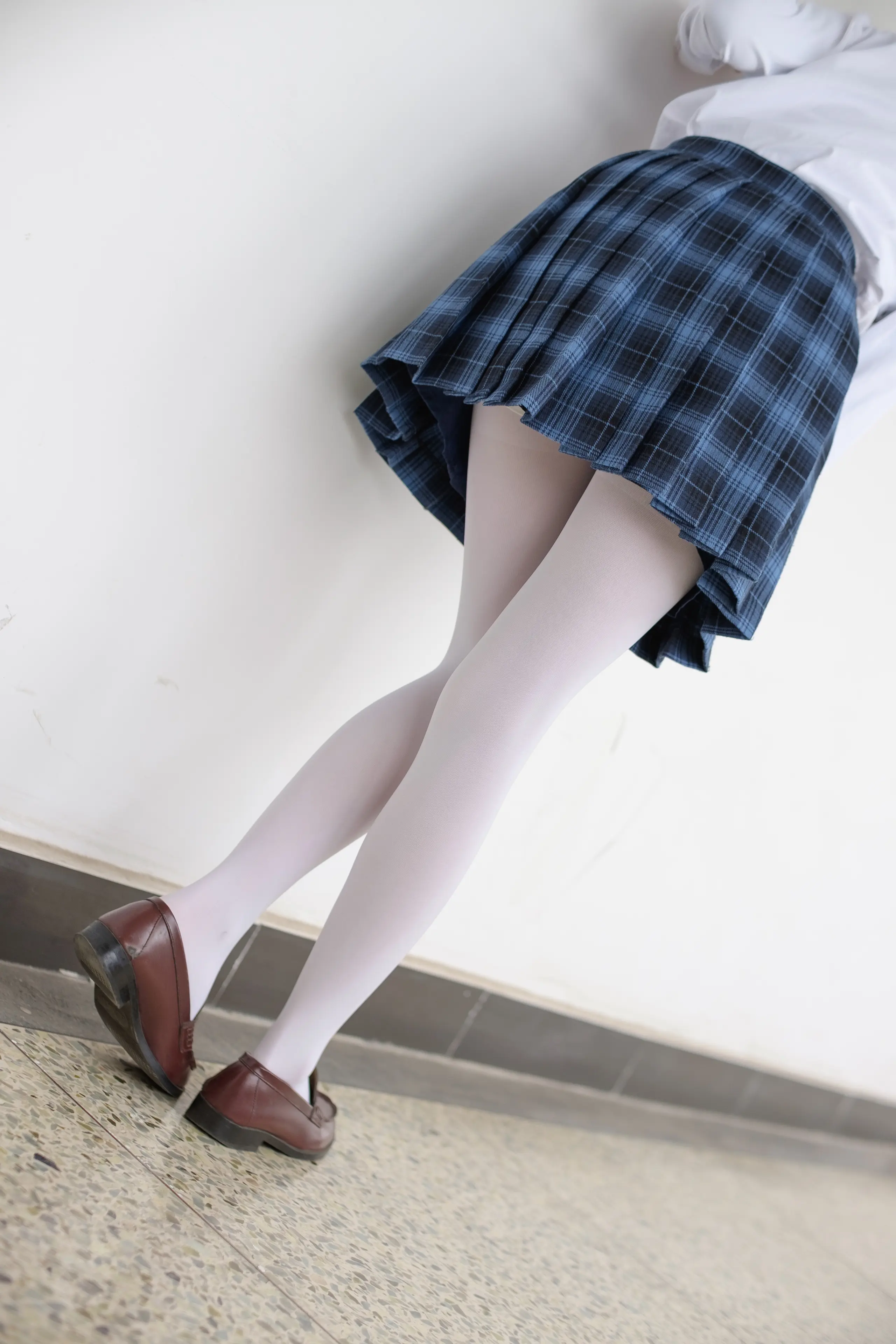 森萝财团 R15 白丝学妹 [94P]