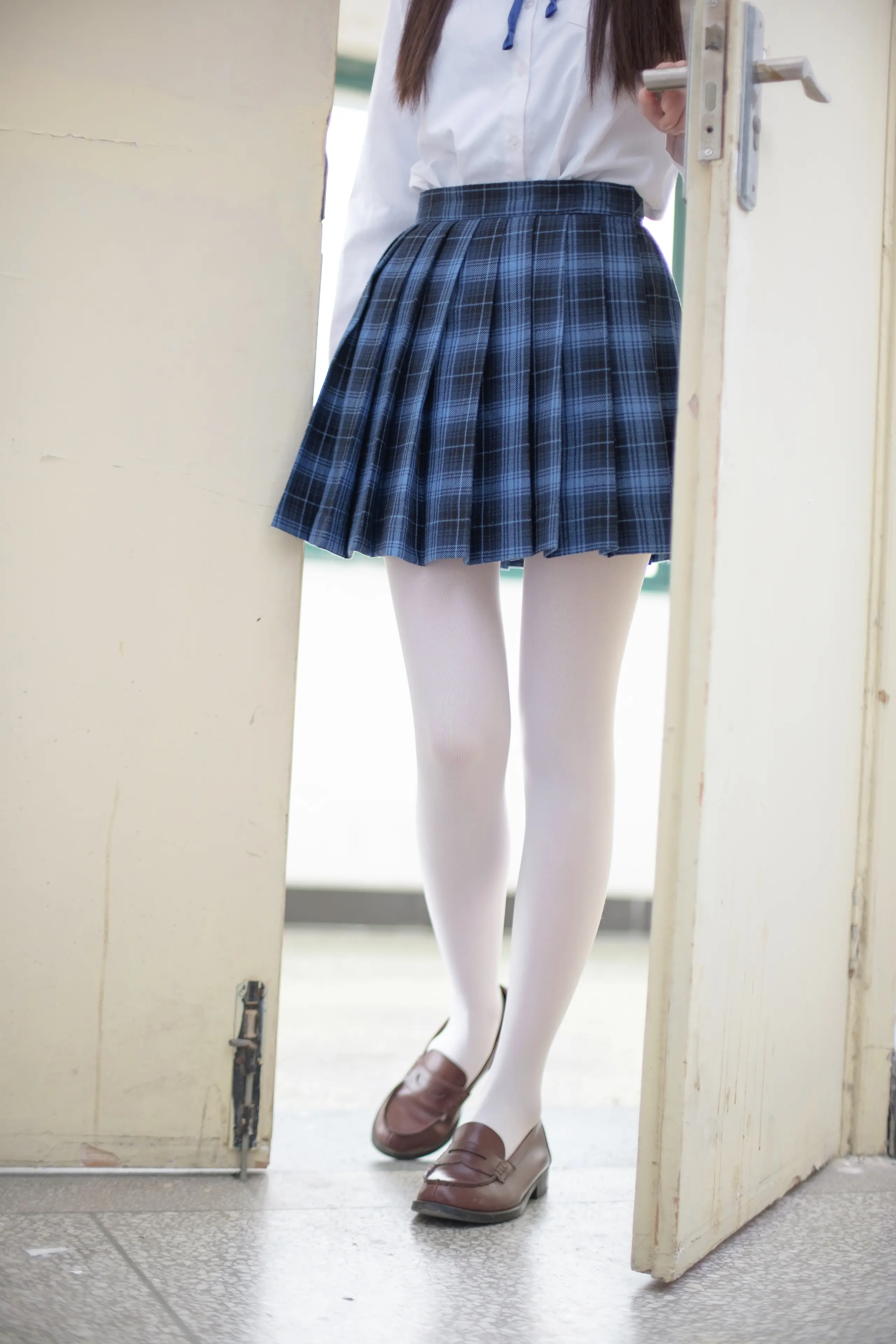 森萝财团 R15 白丝学妹 [94P]