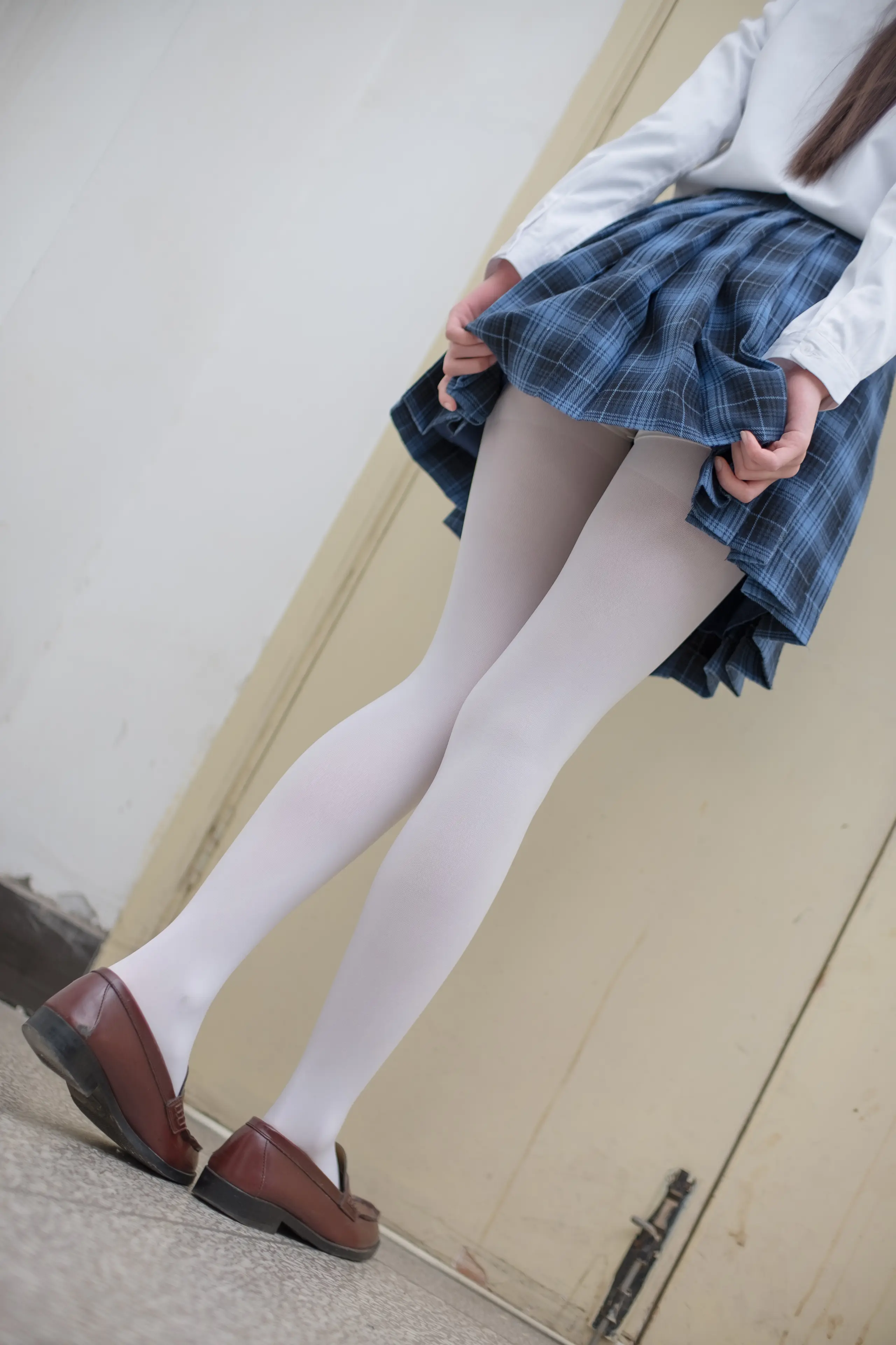 森萝财团 R15 白丝学妹 [94P]