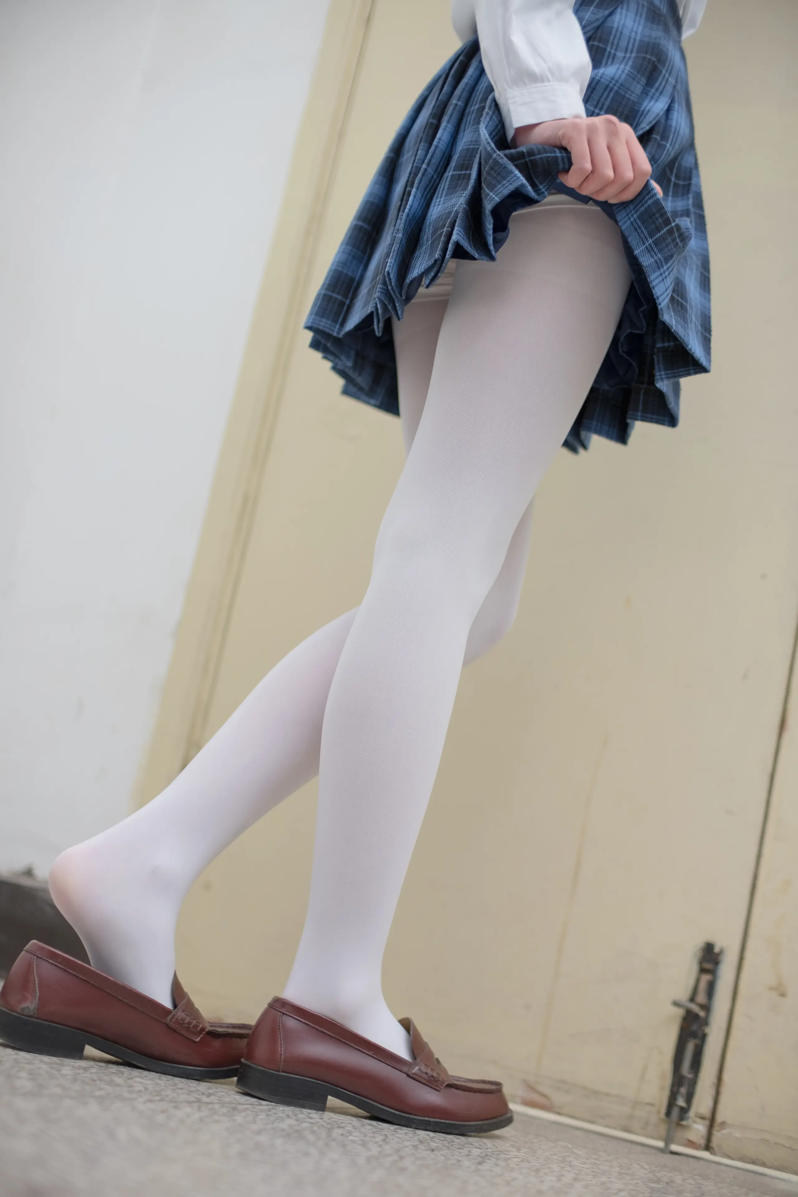 森萝财团 R15 白丝学妹 [94P]