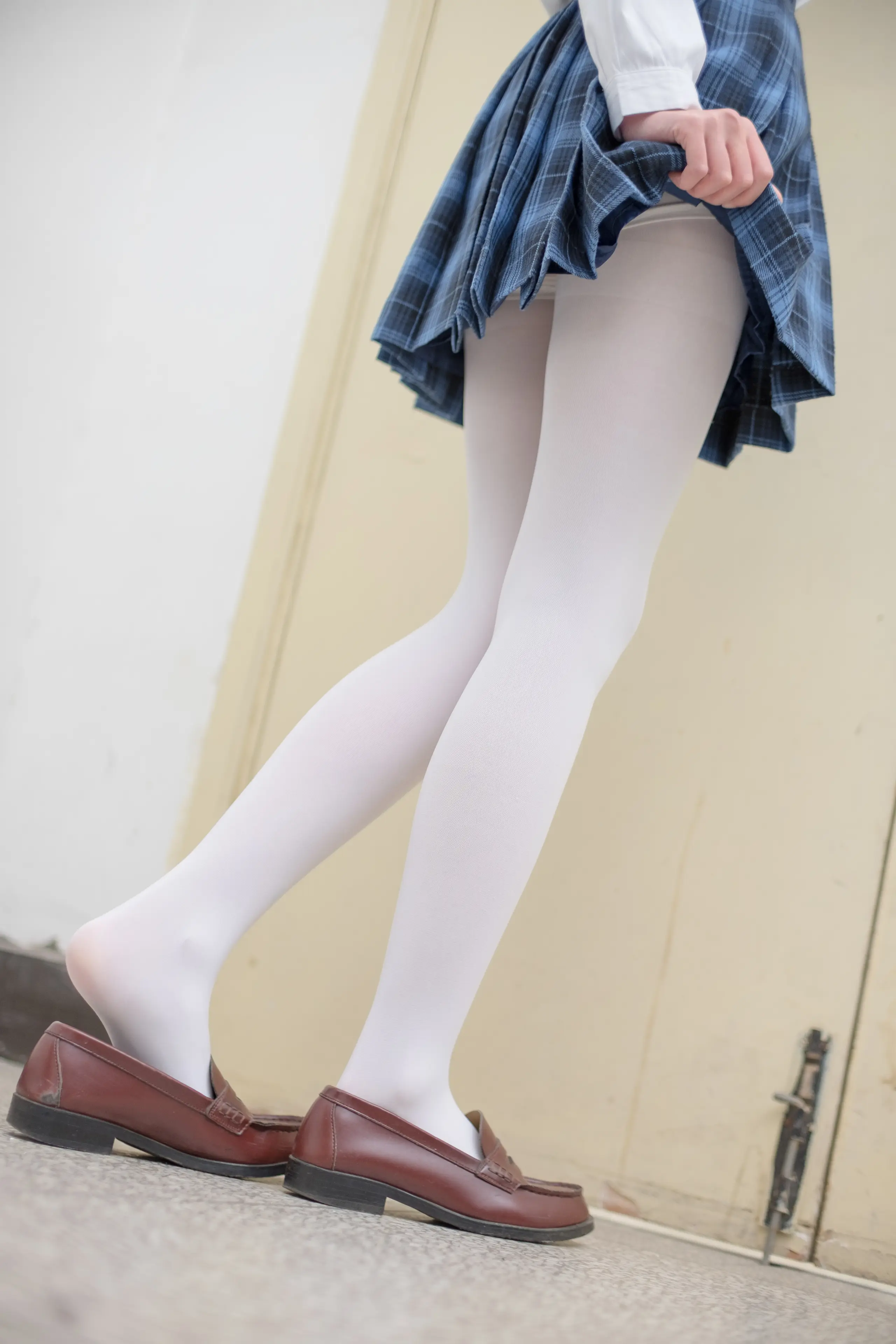 森萝财团 R15 白丝学妹 [94P]