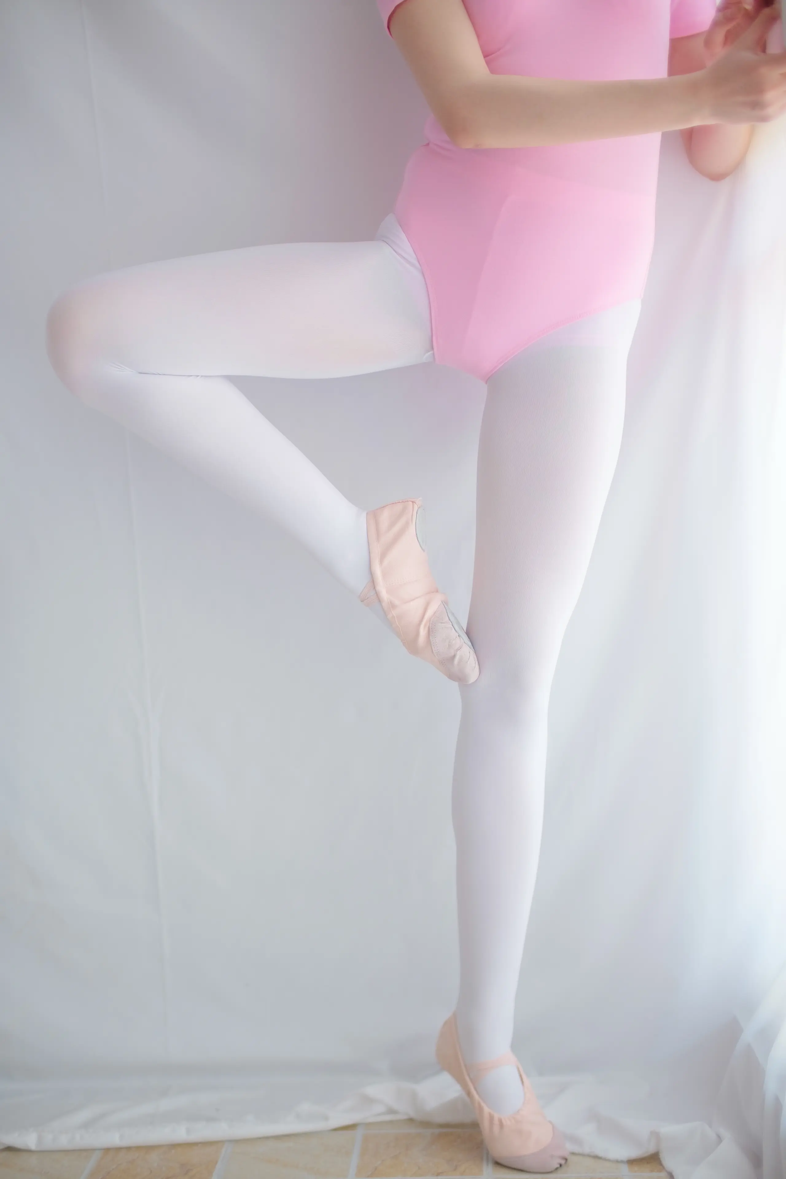 森萝财团 R15 白丝粉红少女 [84P]