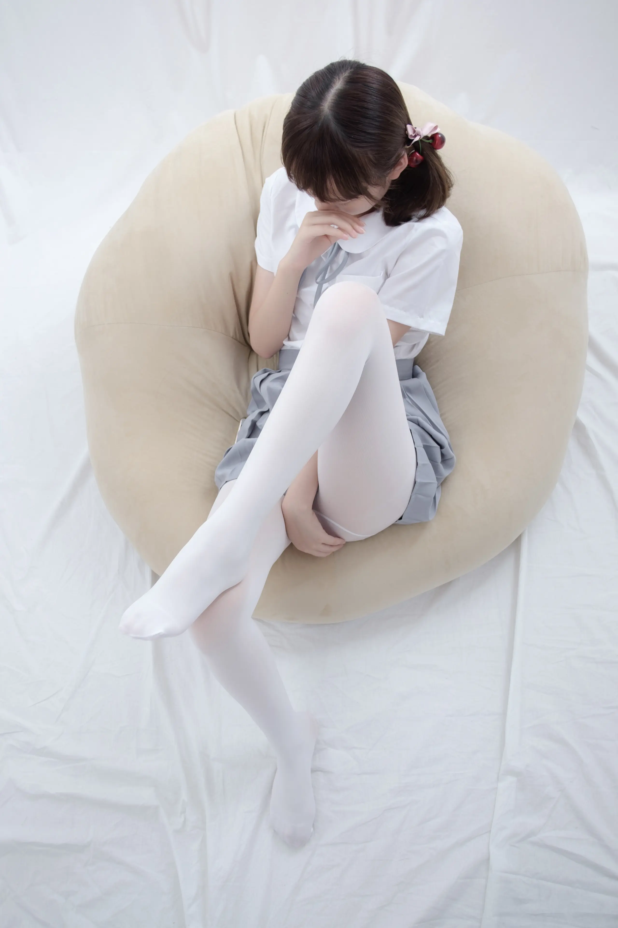 森萝财团 R15 白丝足控 [75P]