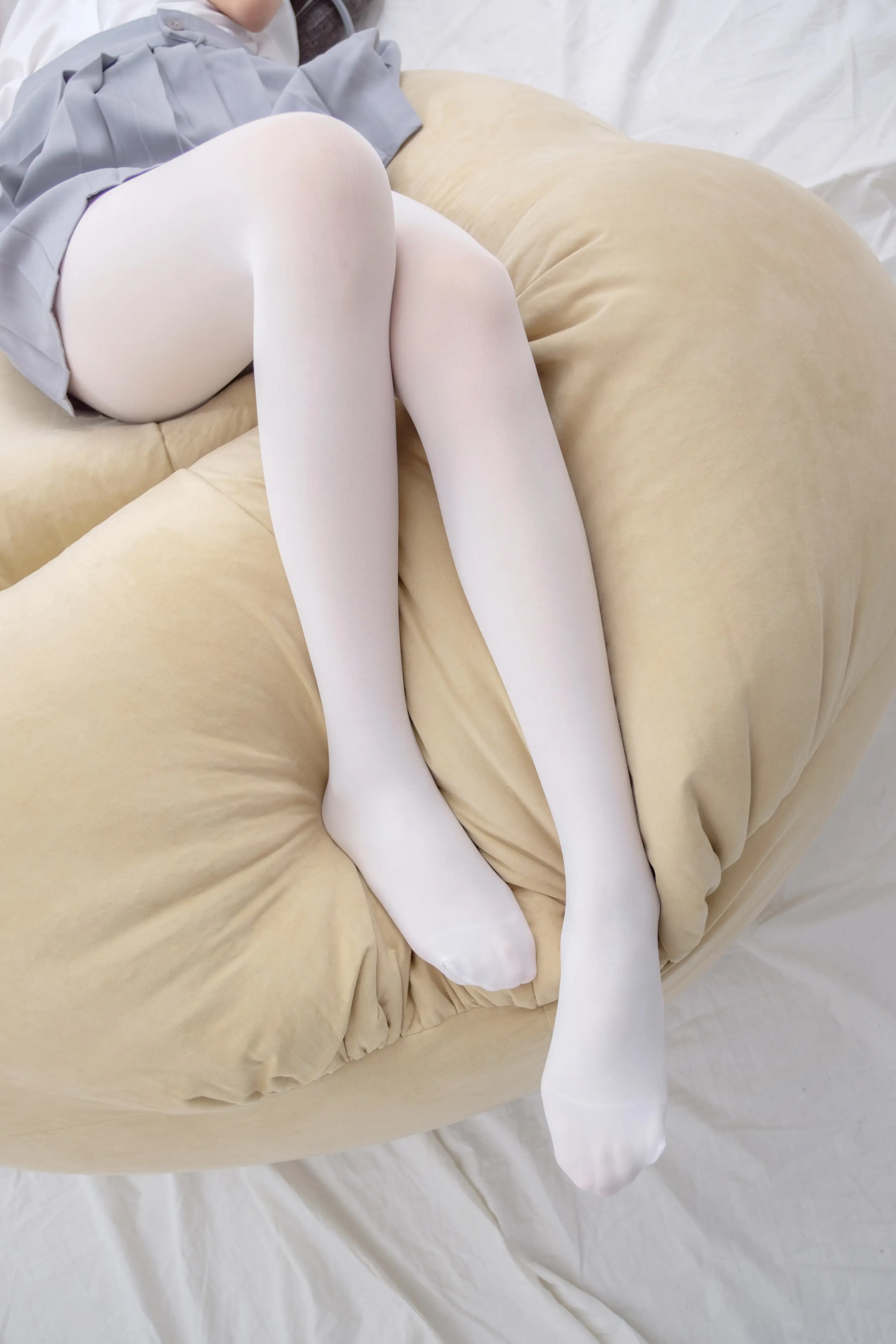 森萝财团 R15 白丝足控 [75P]