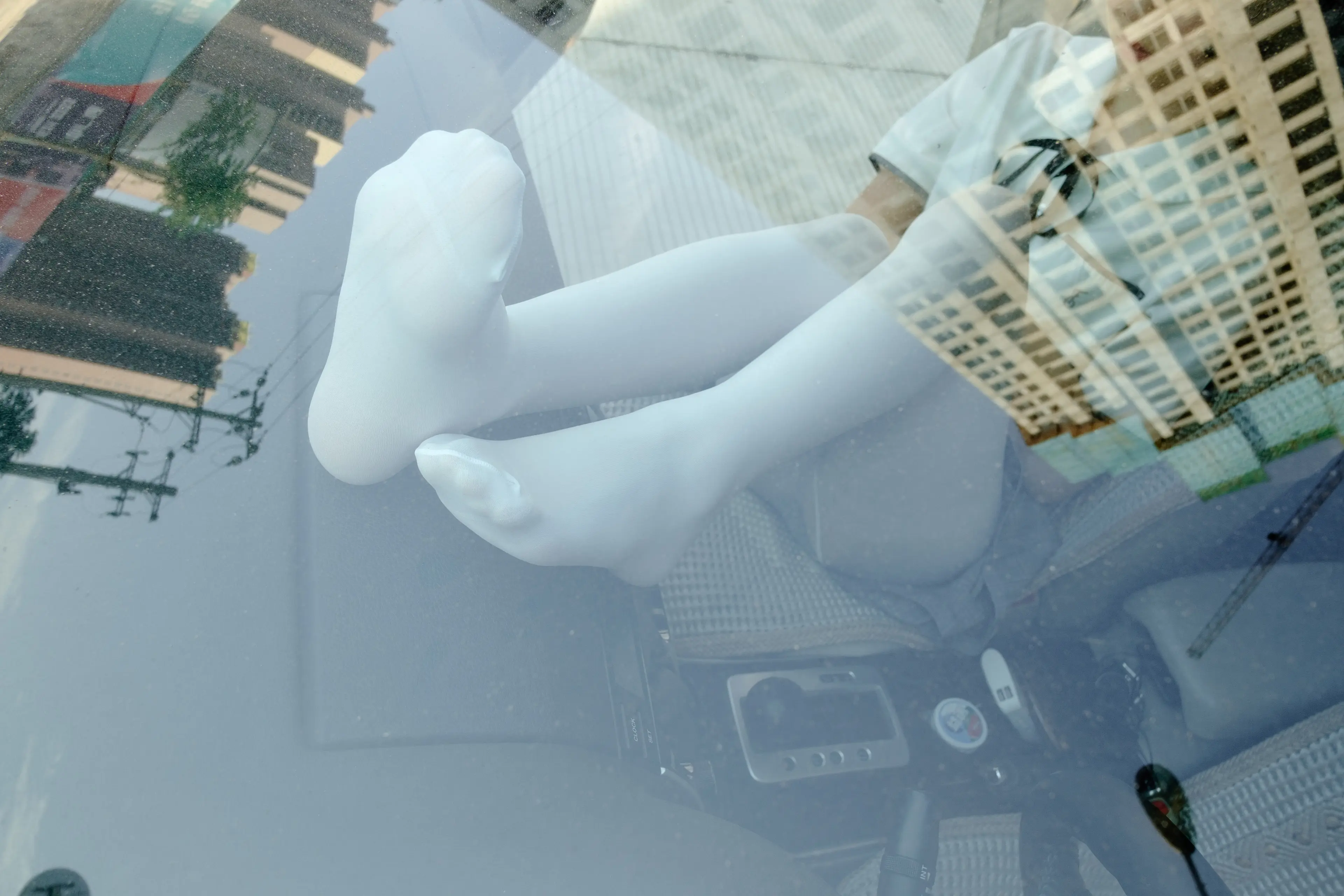 森萝财团 R15 白丝足控腿控 [75P]