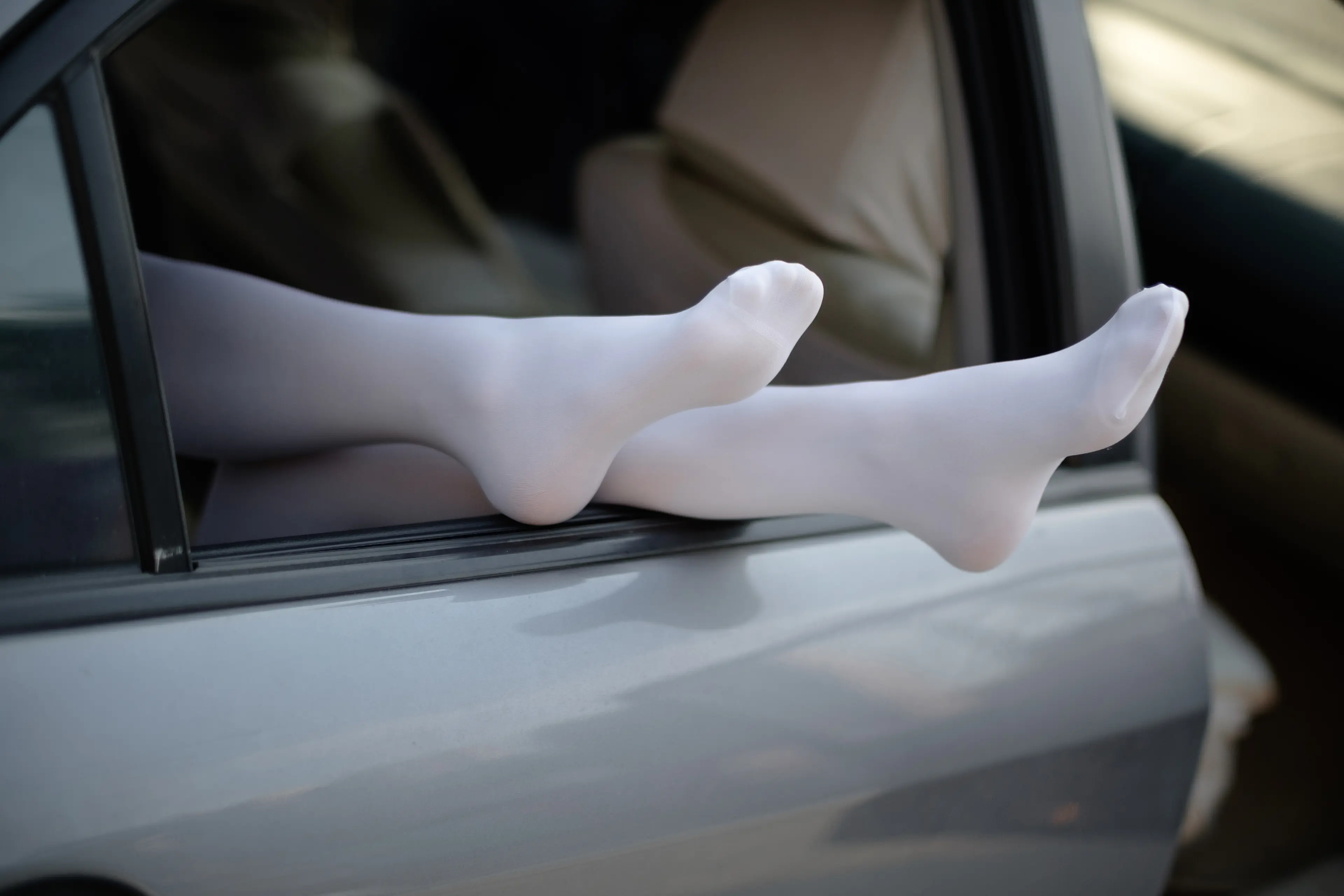 森萝财团 R15 白丝足控腿控 [75P]