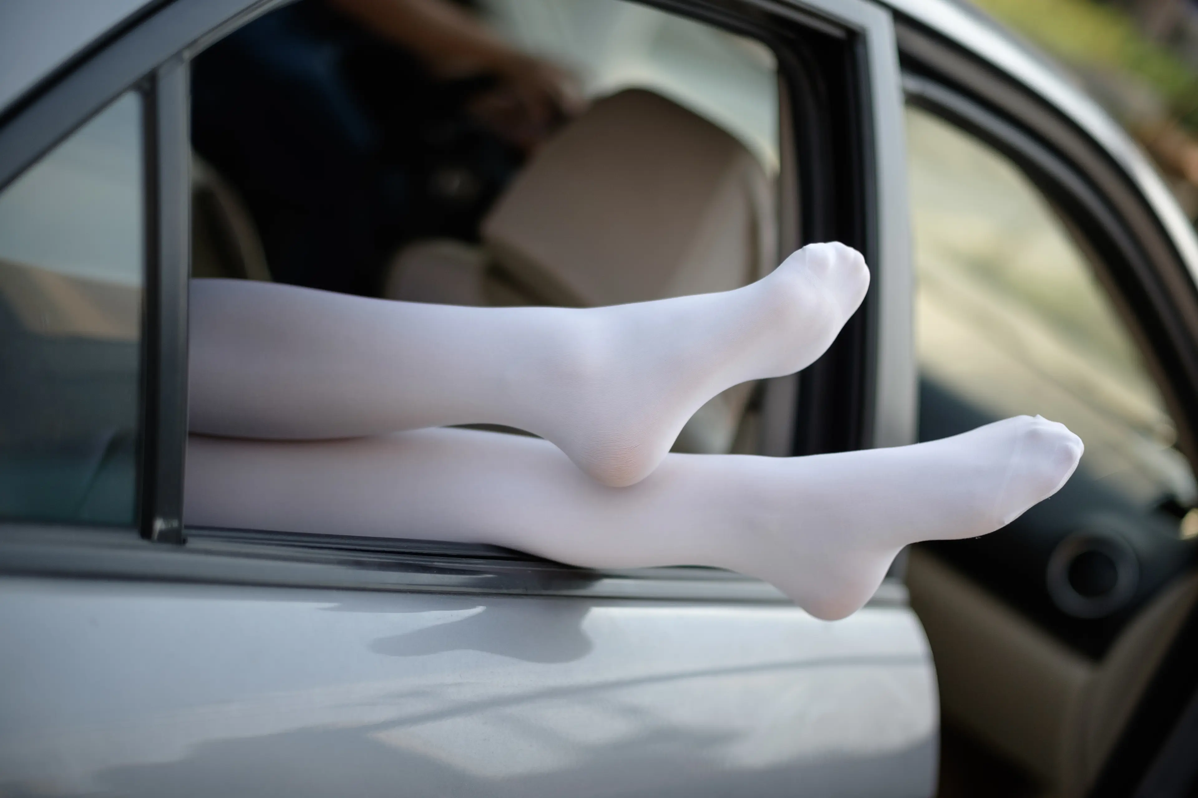 森萝财团 R15 白丝足控腿控 [75P]