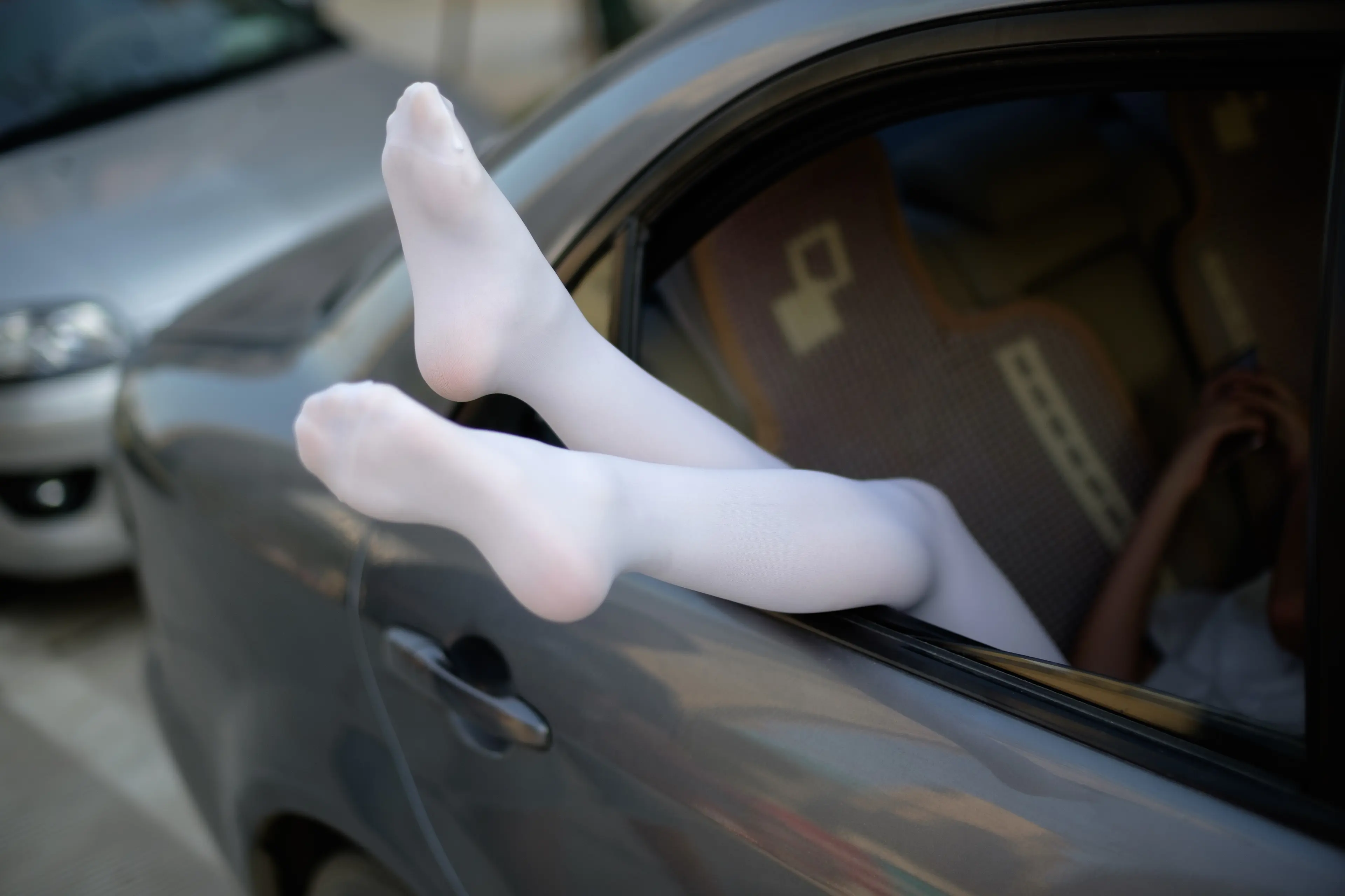 森萝财团 R15 白丝足控腿控 [75P]