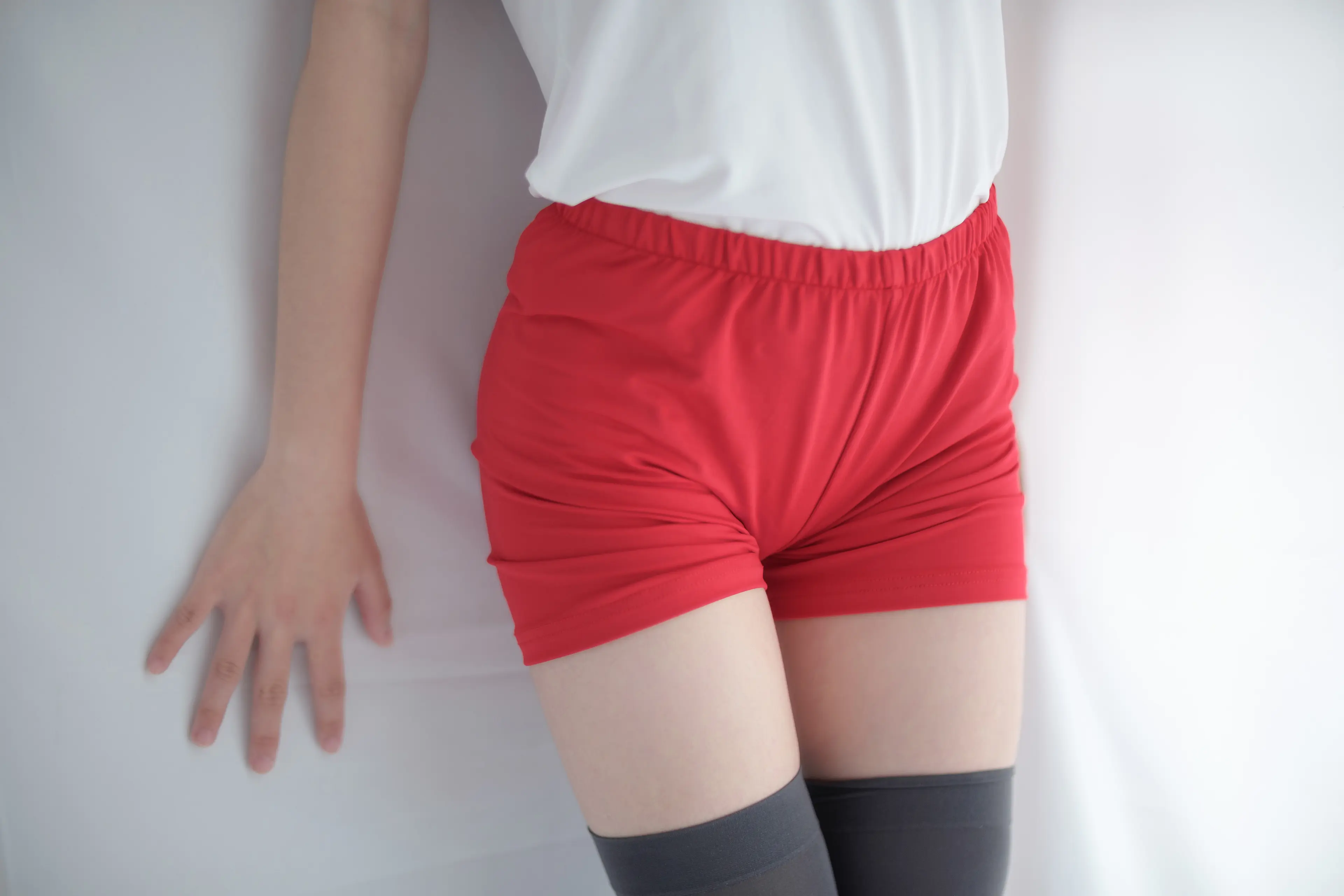 森萝财团 R15 白红黑 [57P]