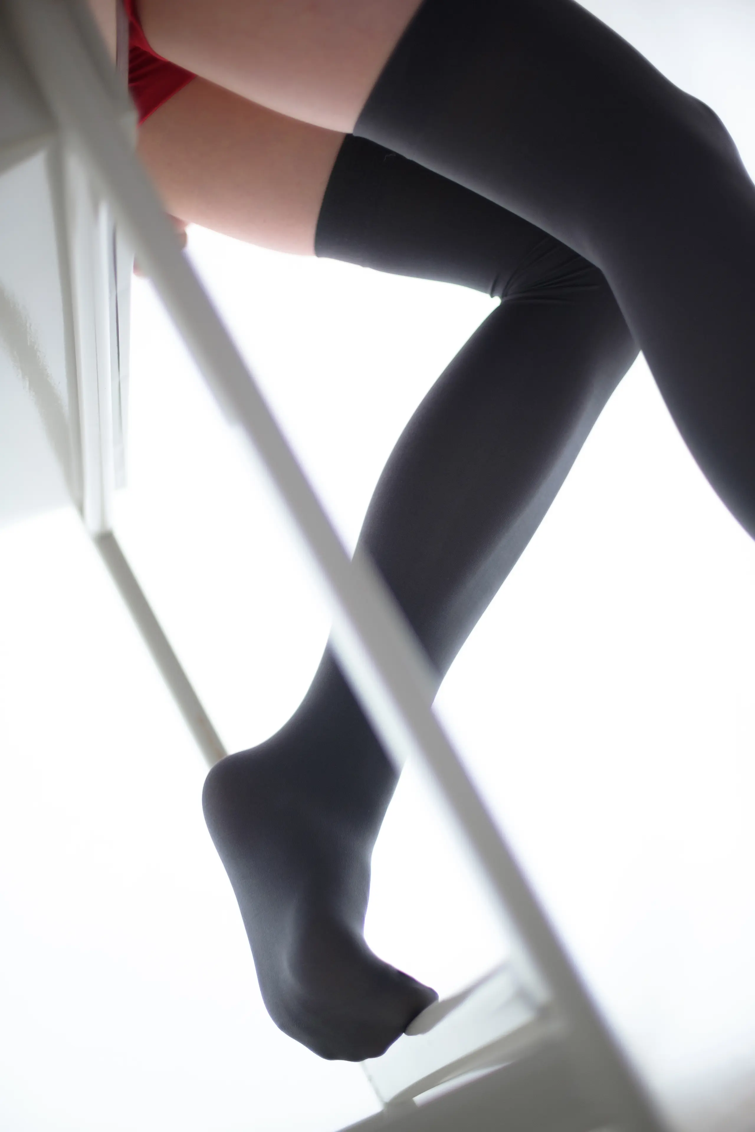 森萝财团 R15 白红黑 [57P]