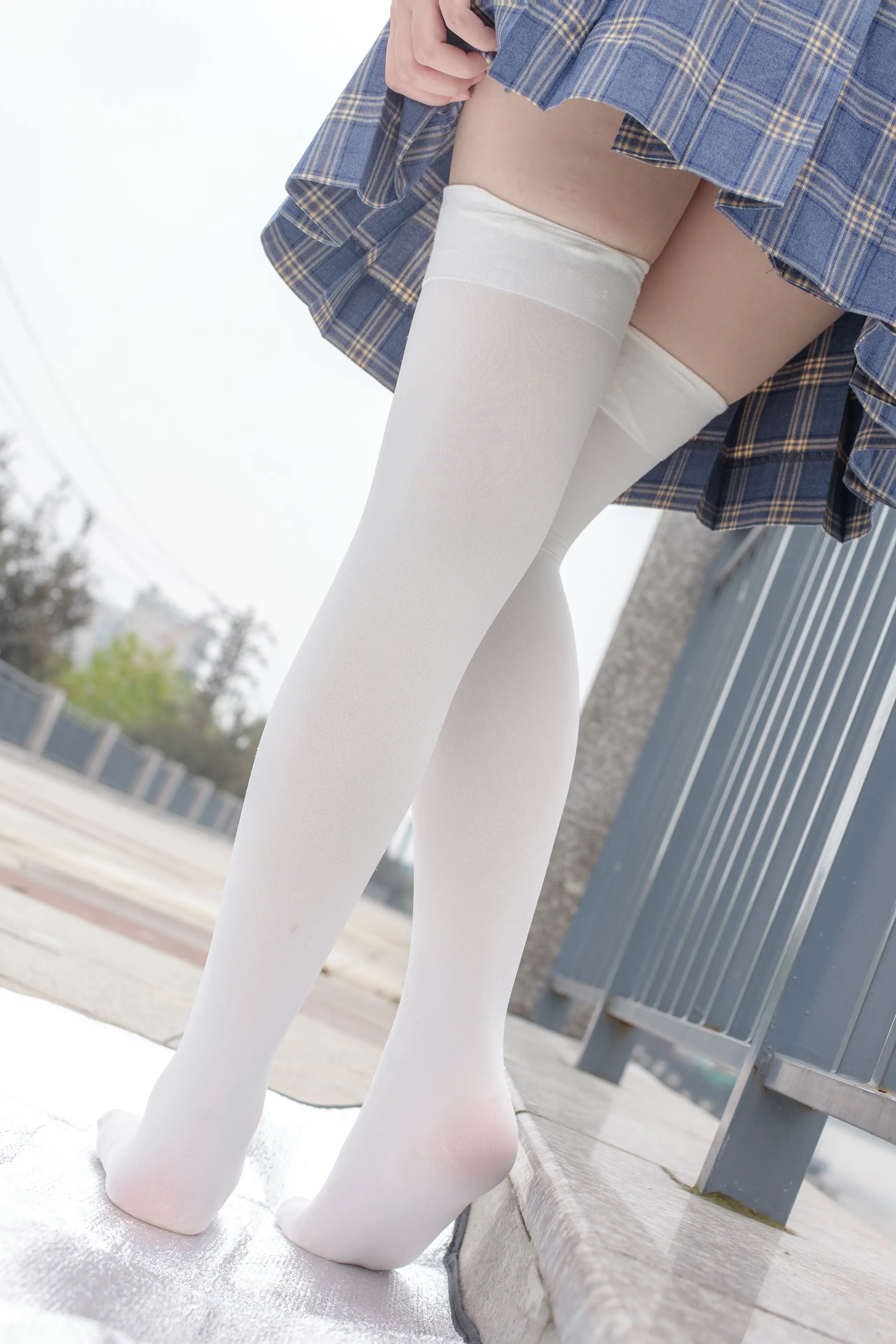 森萝财团 R15 百褶裙白丝美足 [88P]