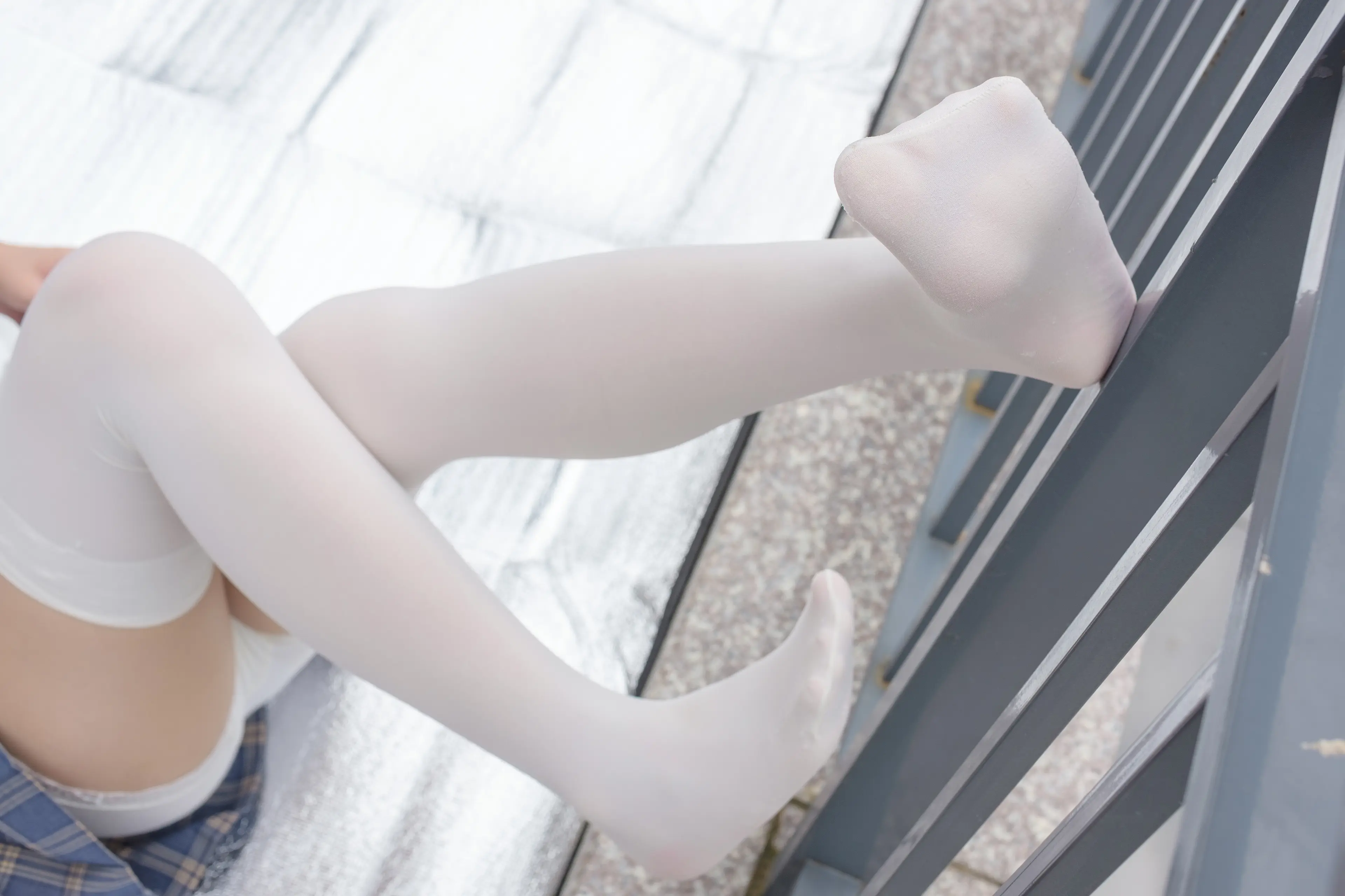 森萝财团 R15 百褶裙白丝美足 [88P]