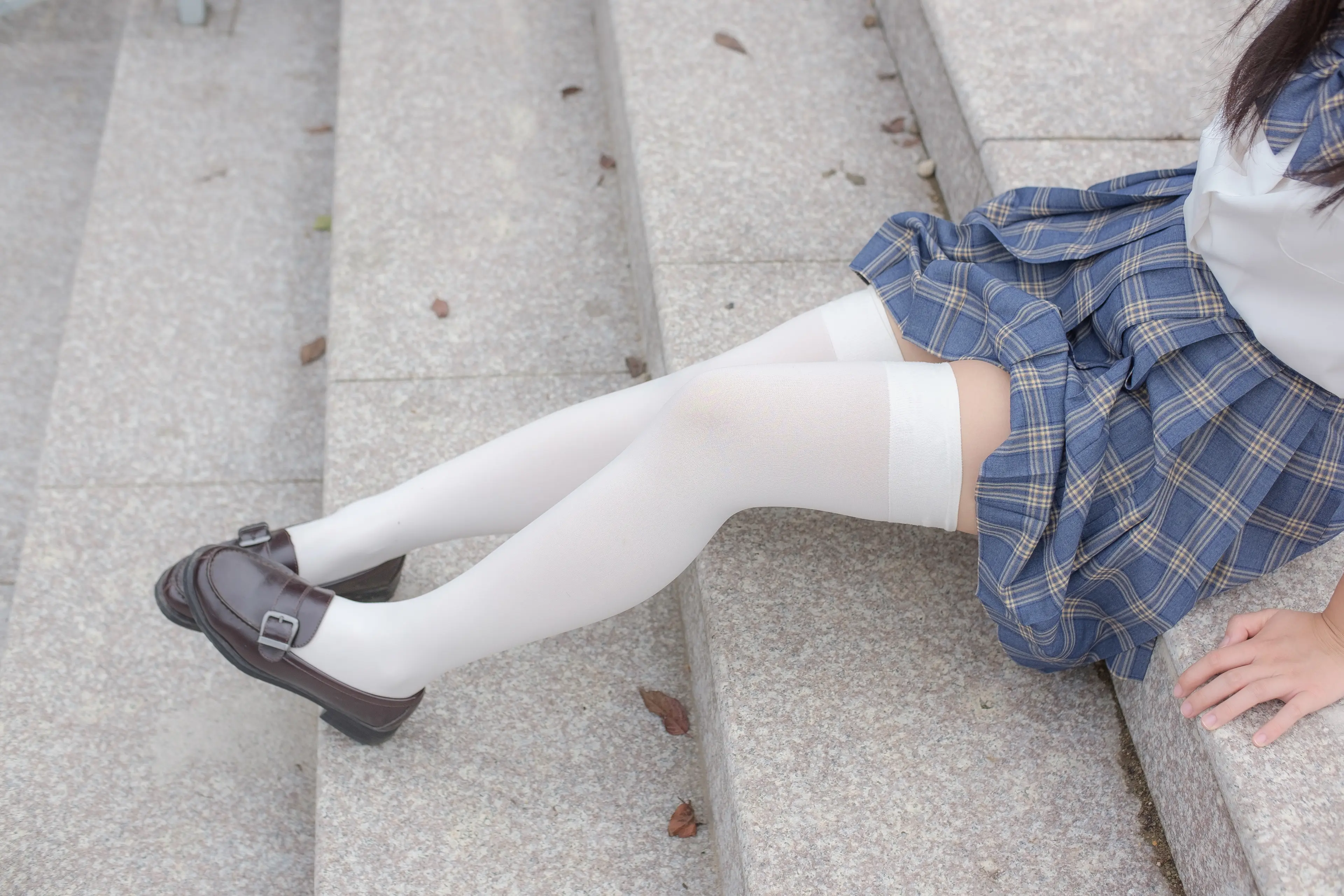 森萝财团 R15 百褶裙白丝美足 [88P]