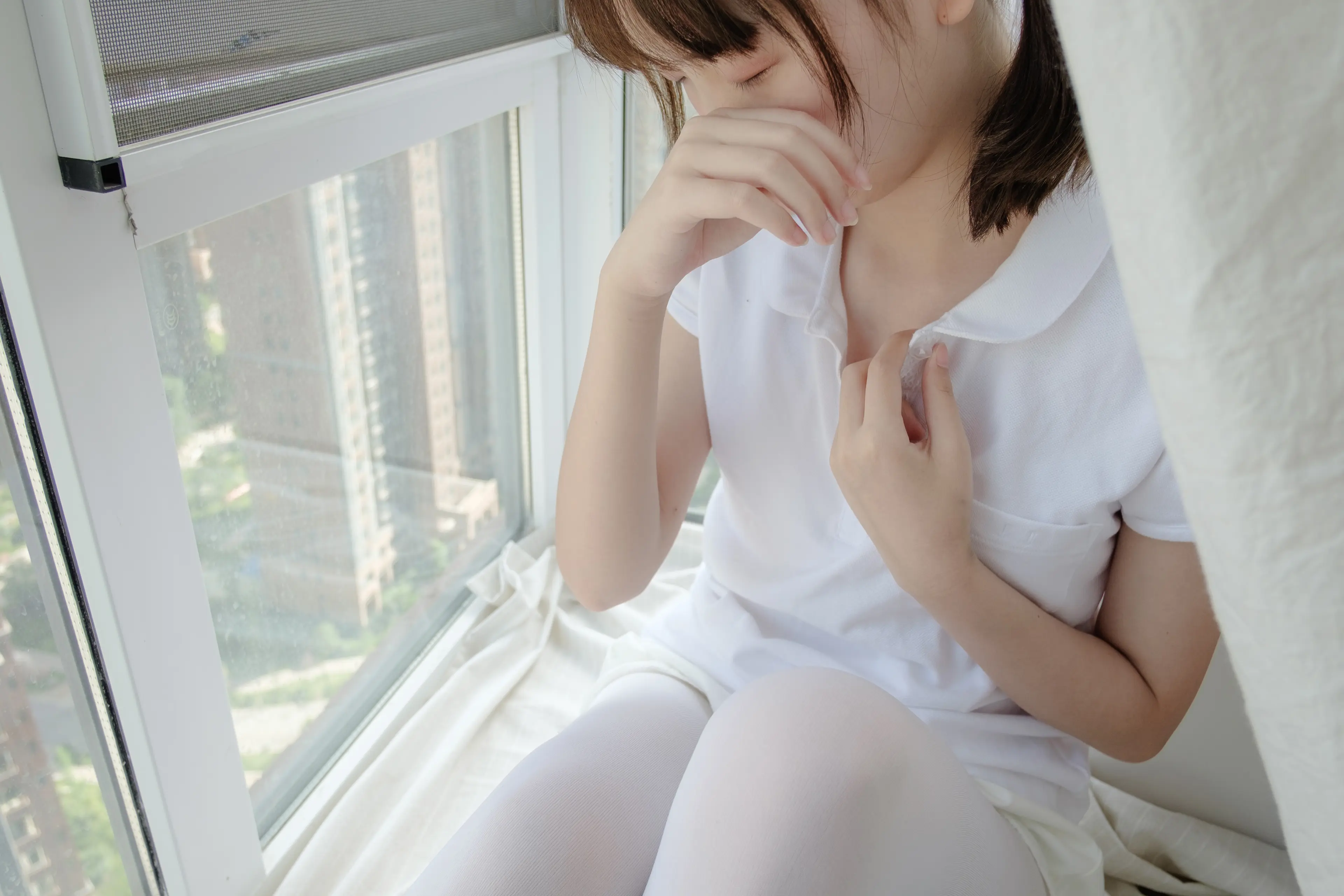 森萝财团 R15 窗台上的白丝少女 [86P]