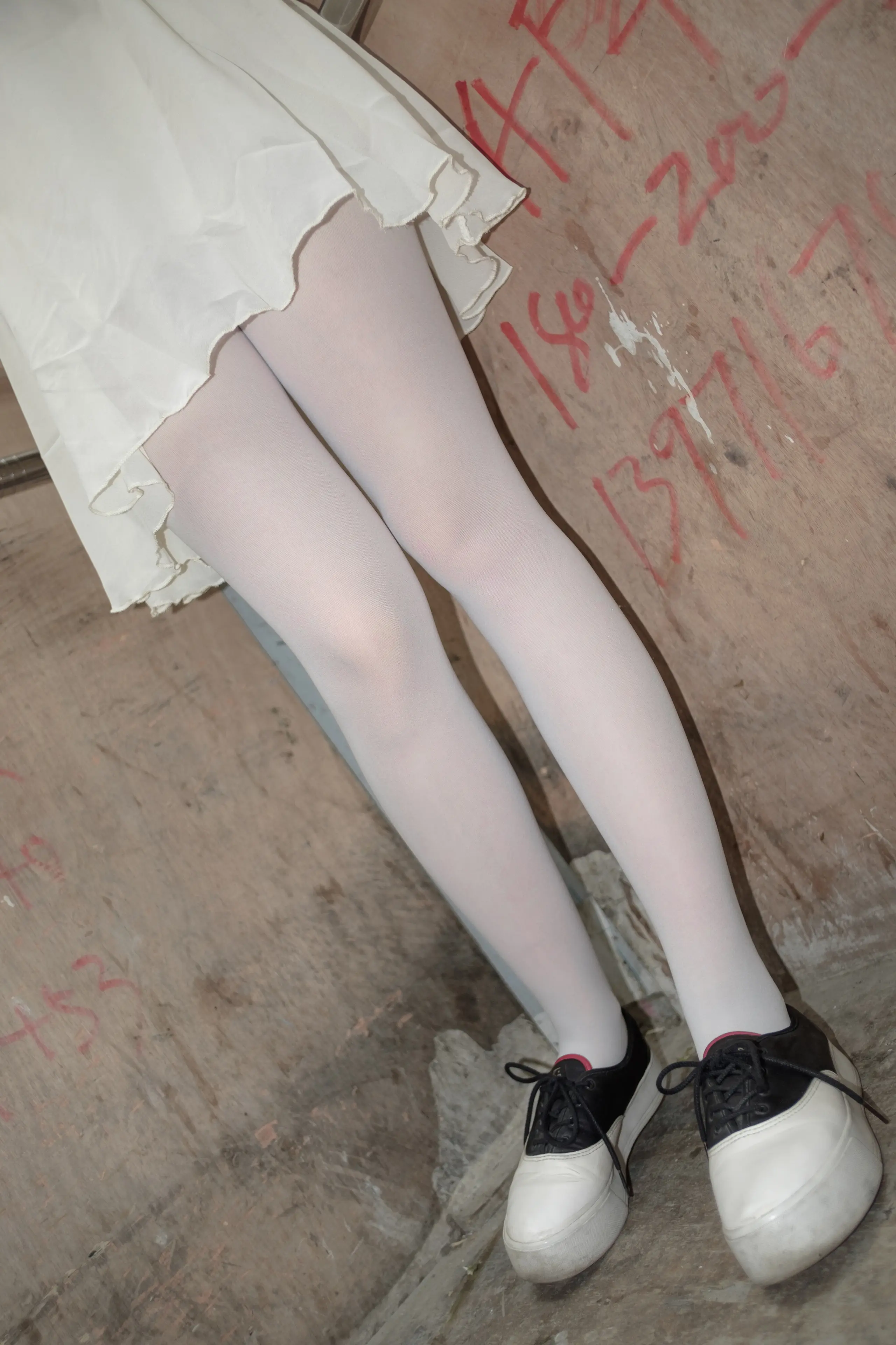 森萝财团 R15 窗台上的薄纱少女 [83P]