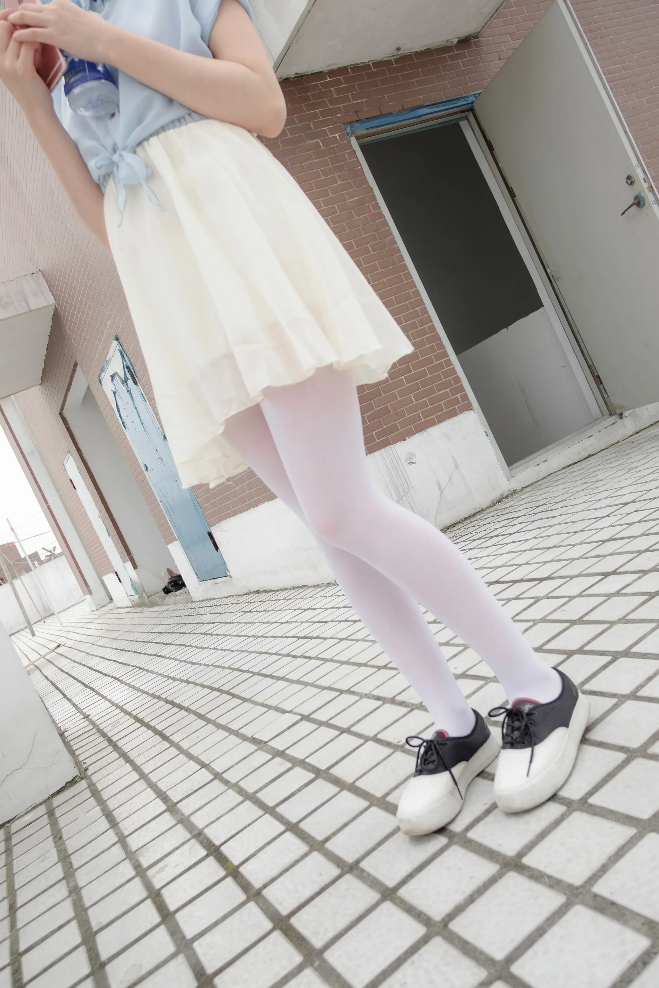 森萝财团 R15 窗台上的薄纱少女 [83P]