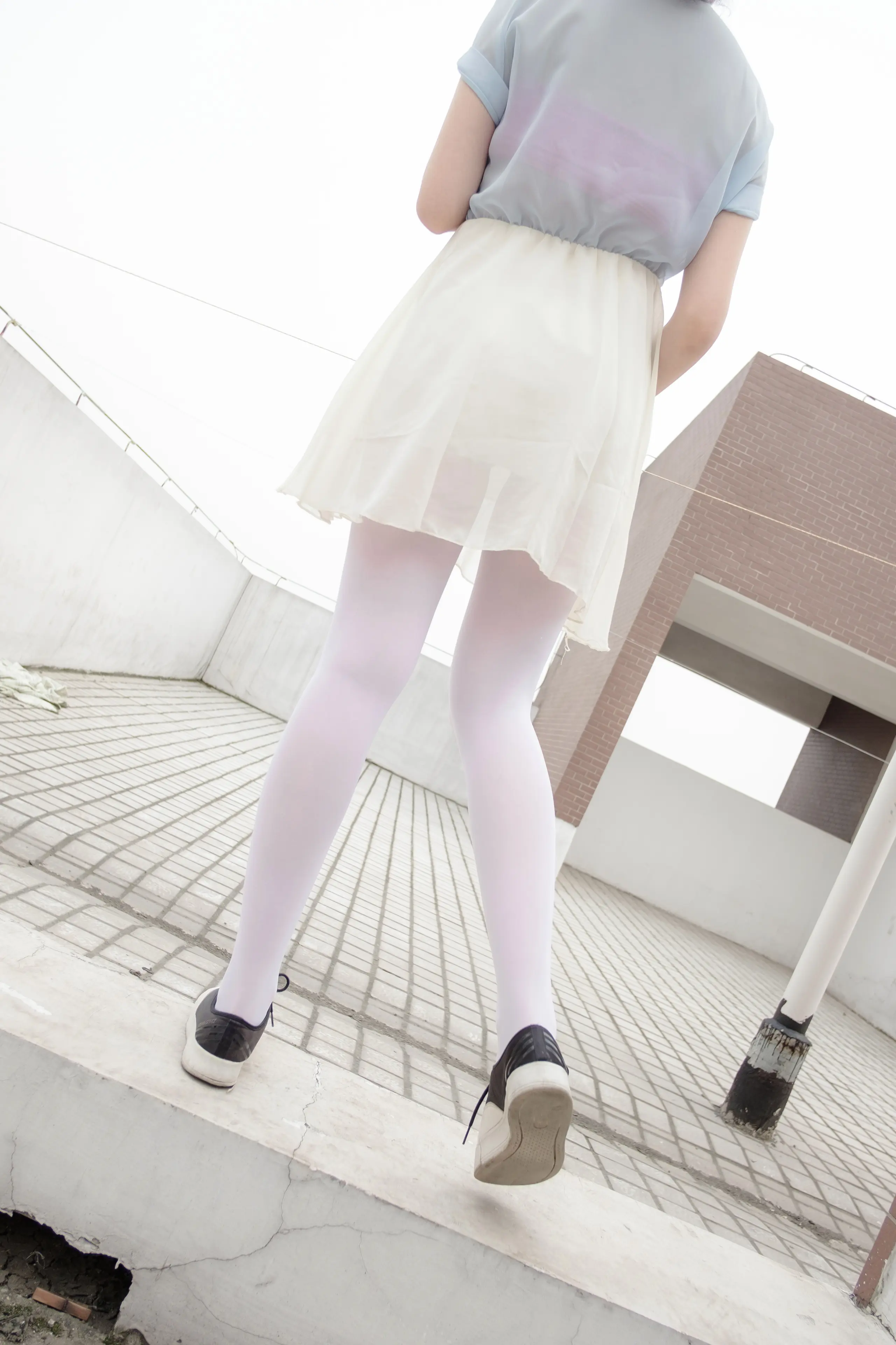 森萝财团 R15 窗台上的薄纱少女 [83P]